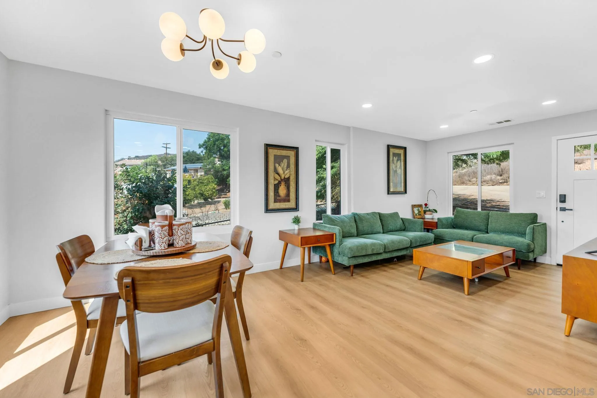 https://cdn.realtyfeed.com/cdn/127/250035615/b220e5f19c502551e721ca4ad54511db.webp