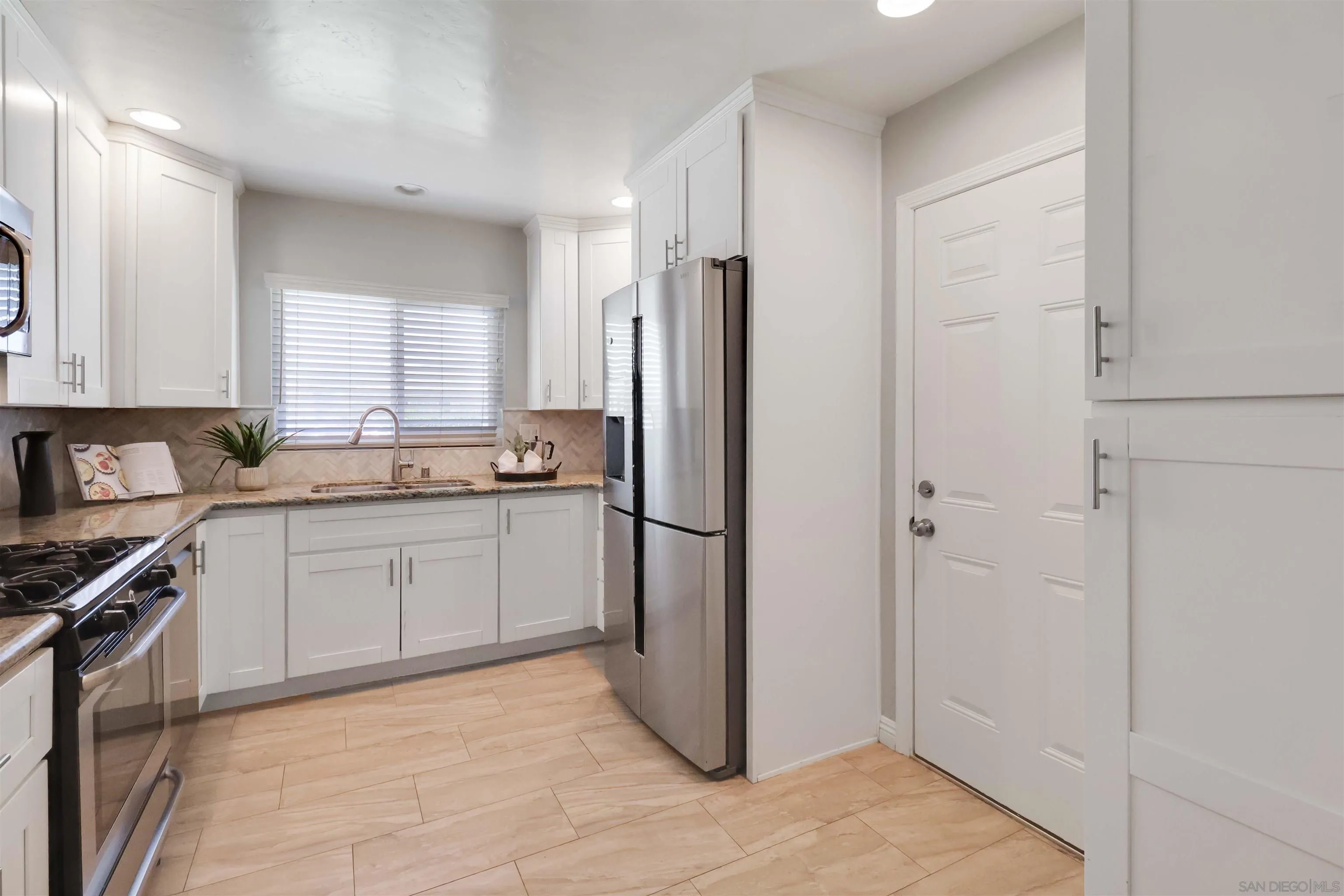 https://cdn.realtyfeed.com/cdn/127/250035616/6c7cf0c4ff9297ccb791105dcb4b5b0d.webp