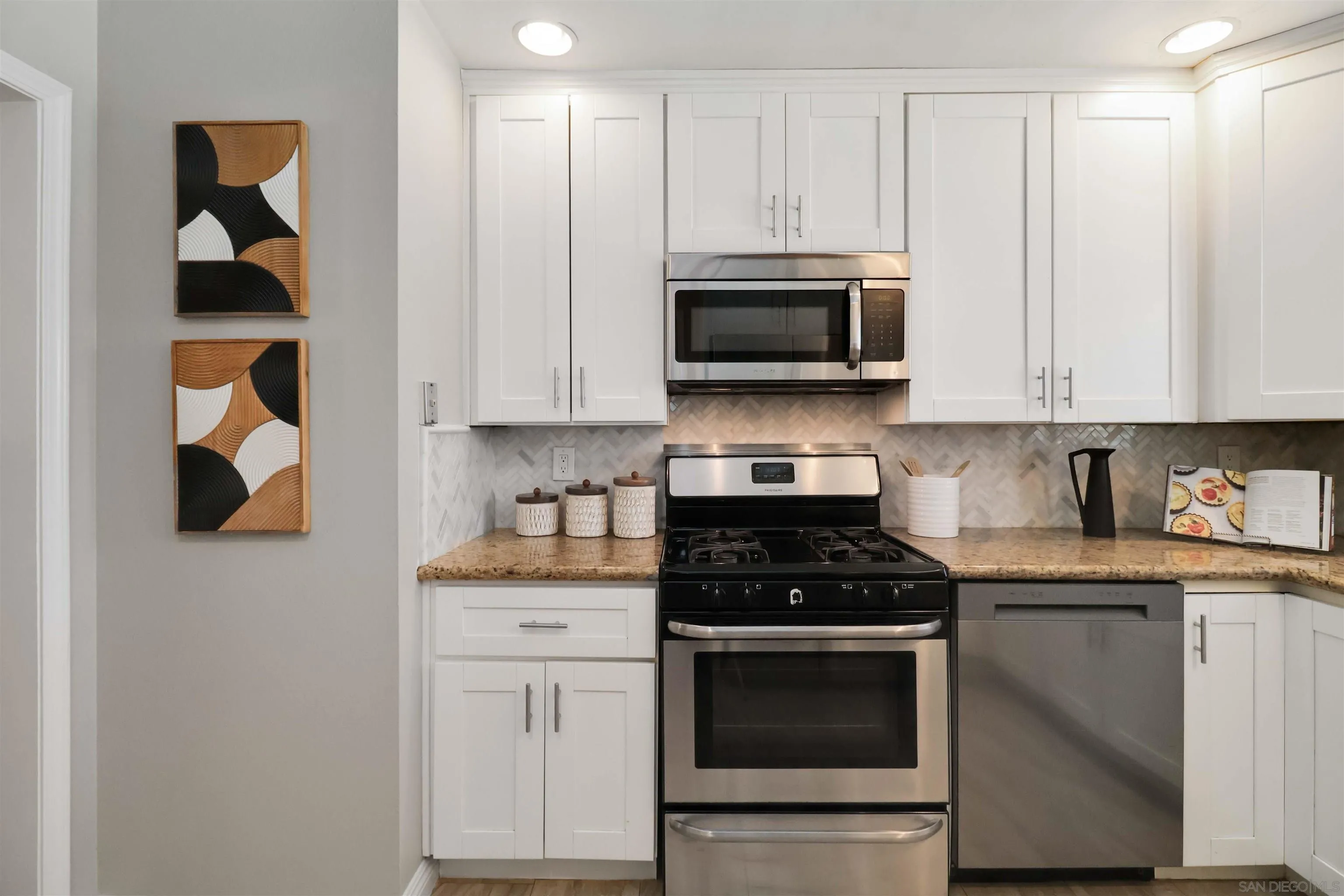https://cdn.realtyfeed.com/cdn/127/250035616/d980f2d68e08f13258e0c36a511d81ed.webp