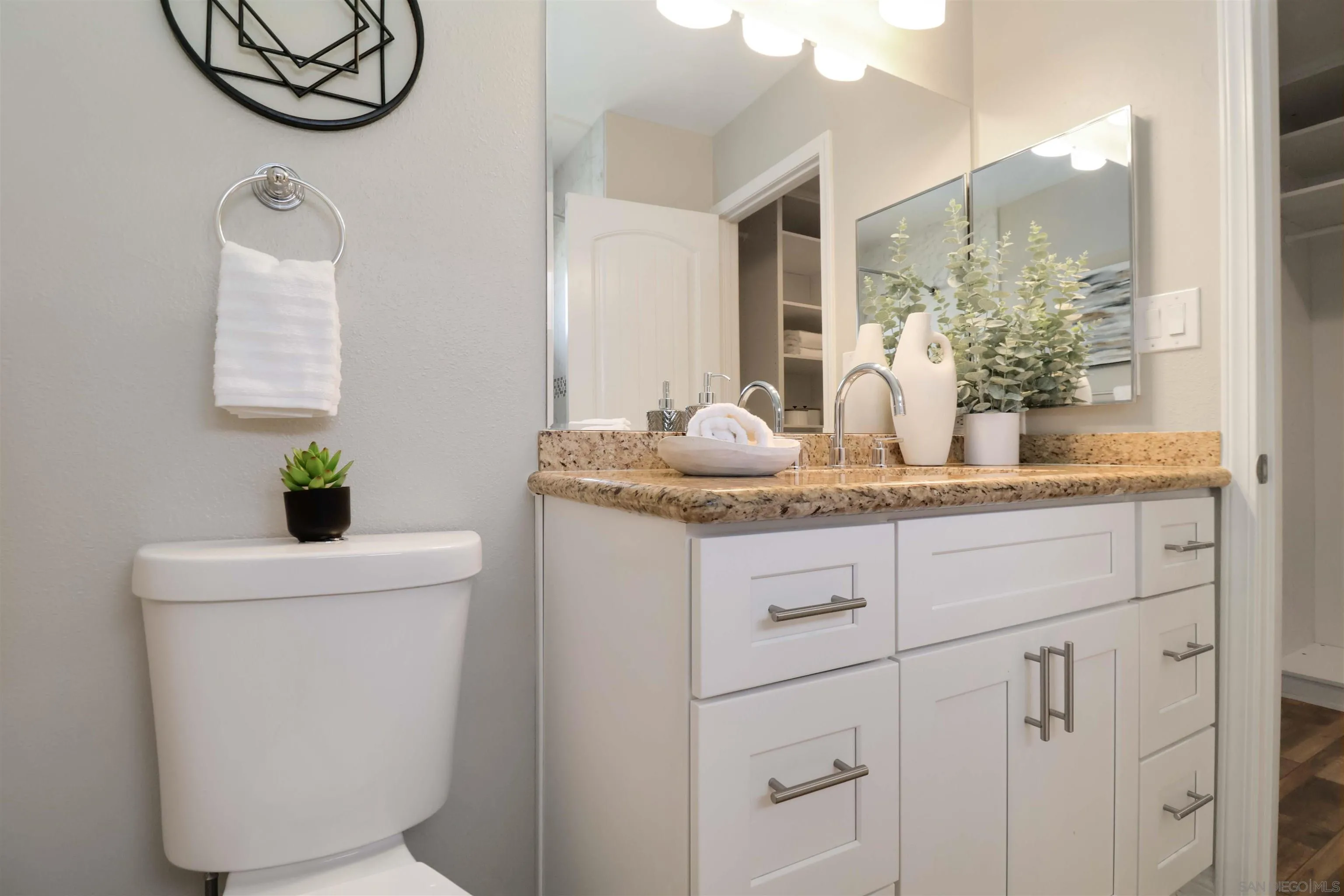 https://cdn.realtyfeed.com/cdn/127/250035616/dcecb46d1940c47de5f2e5ef30083f1b.webp