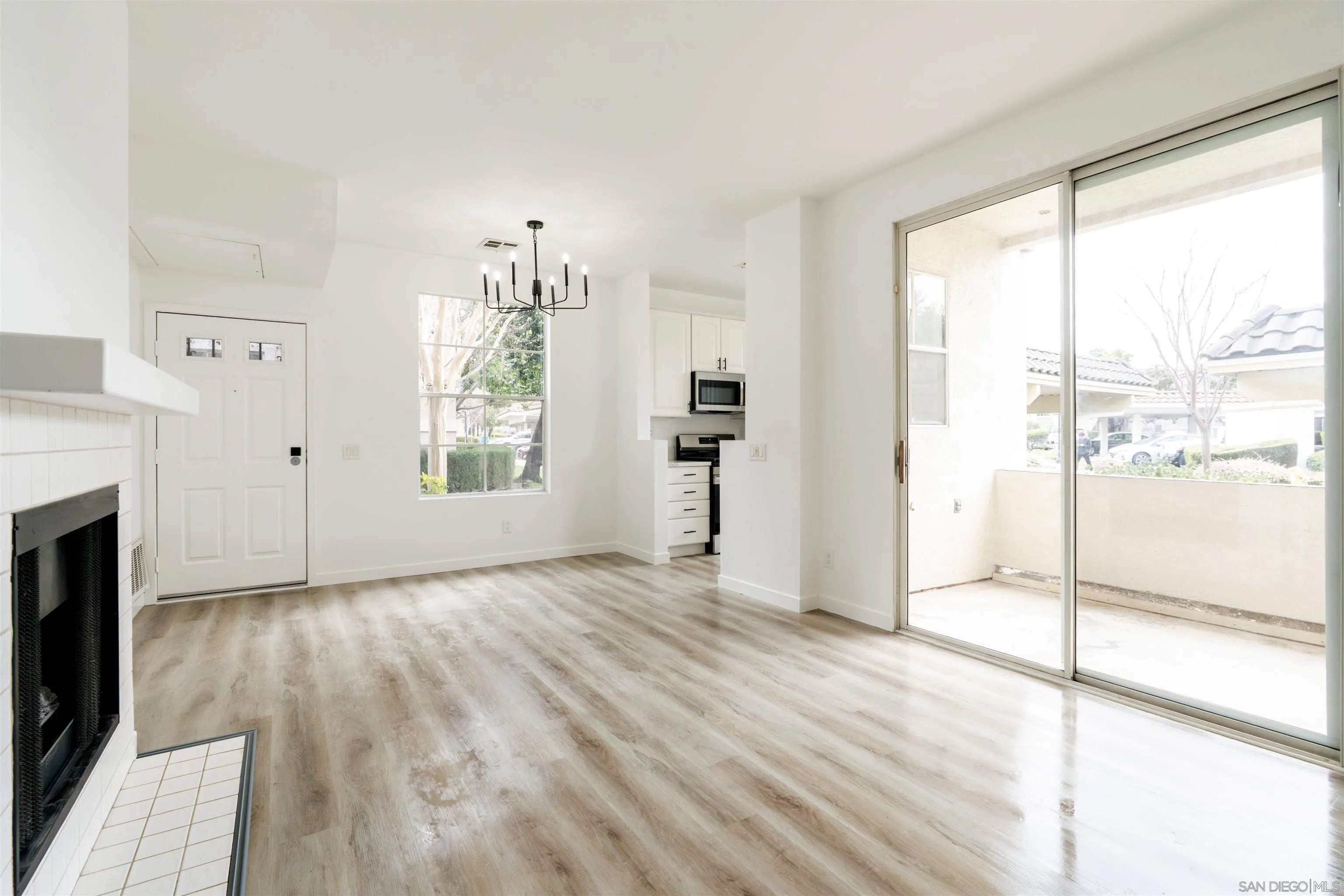 Photo #8: 250035624 Listing: Photo #8