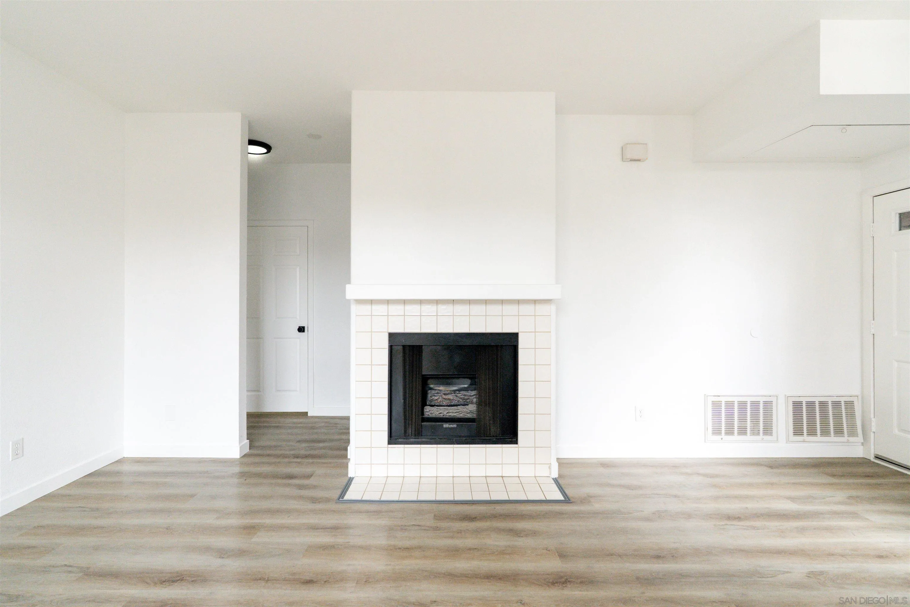 Photo #4: 250035624 Listing 