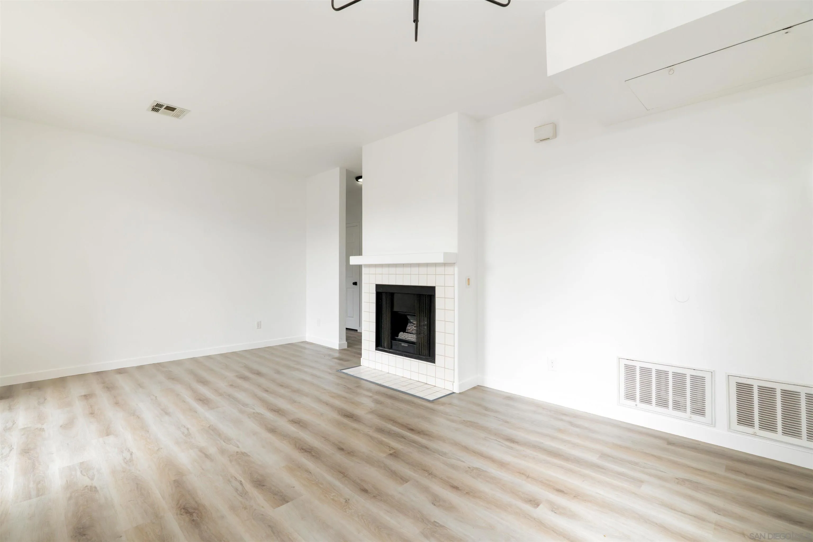 Photo #5: 250035624 Listing 
