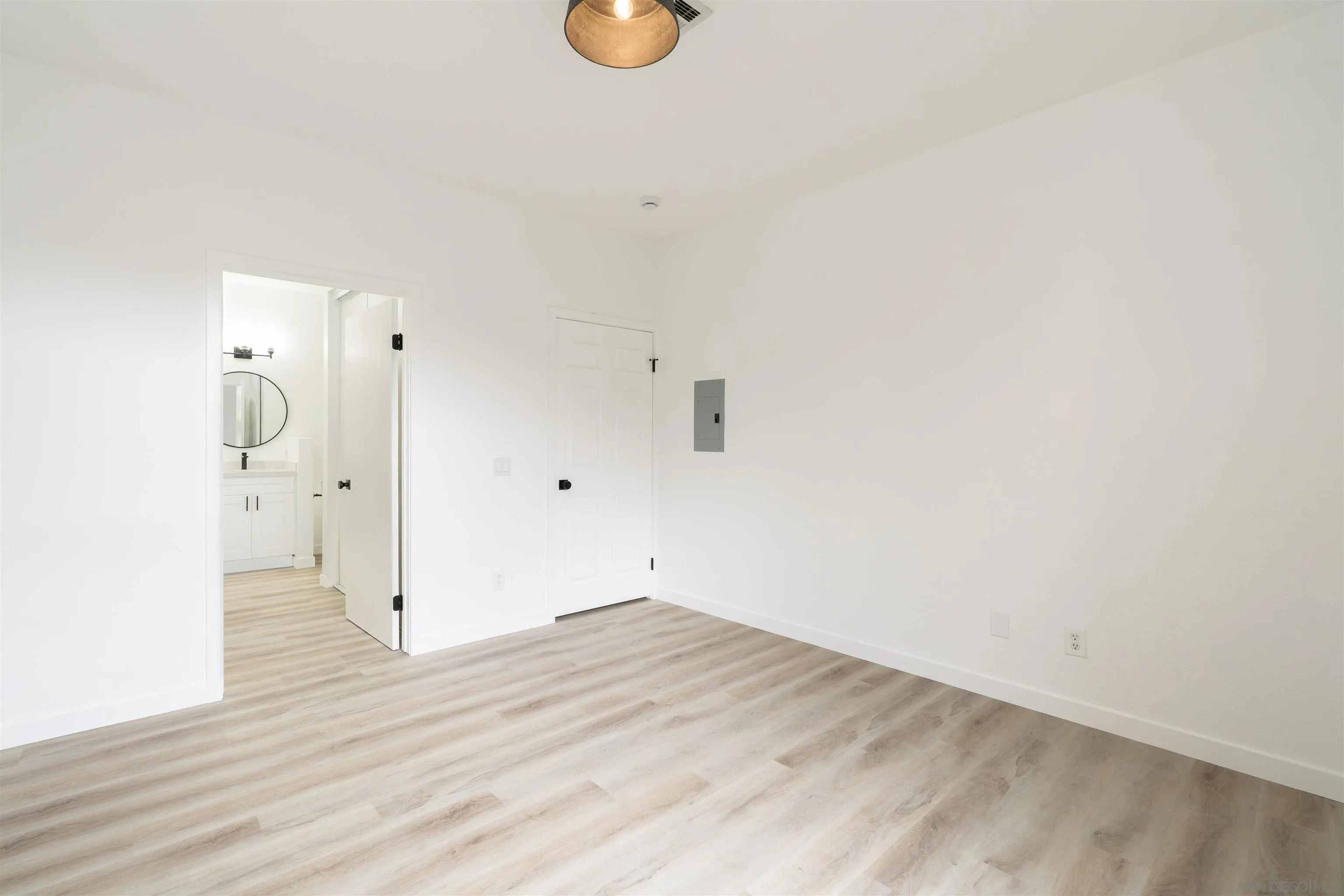 Photo #16: 250035624 Listing: Photo #16