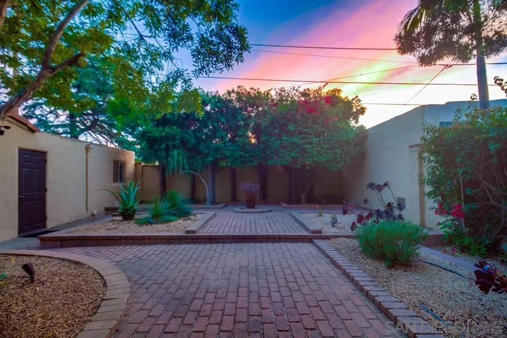 https://cdn.realtyfeed.com/cdn/127/250035625/0a9a1b85b6a1303c8525073e8189b432.webp