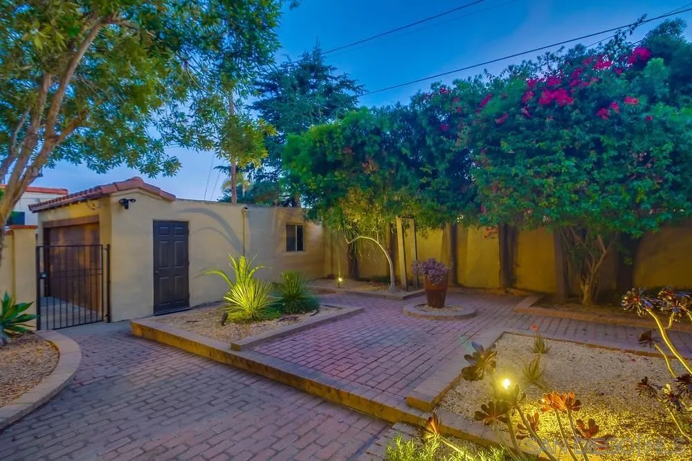 https://cdn.realtyfeed.com/cdn/127/250035625/54311f735f0dd9bd76e02e0e4fdb9b6c.webp