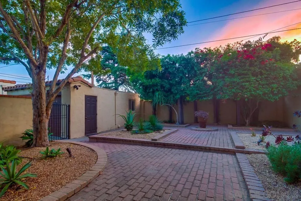 https://cdn.realtyfeed.com/cdn/127/250035625/e2f4d61814da264d911eea3de1d54643.webp
