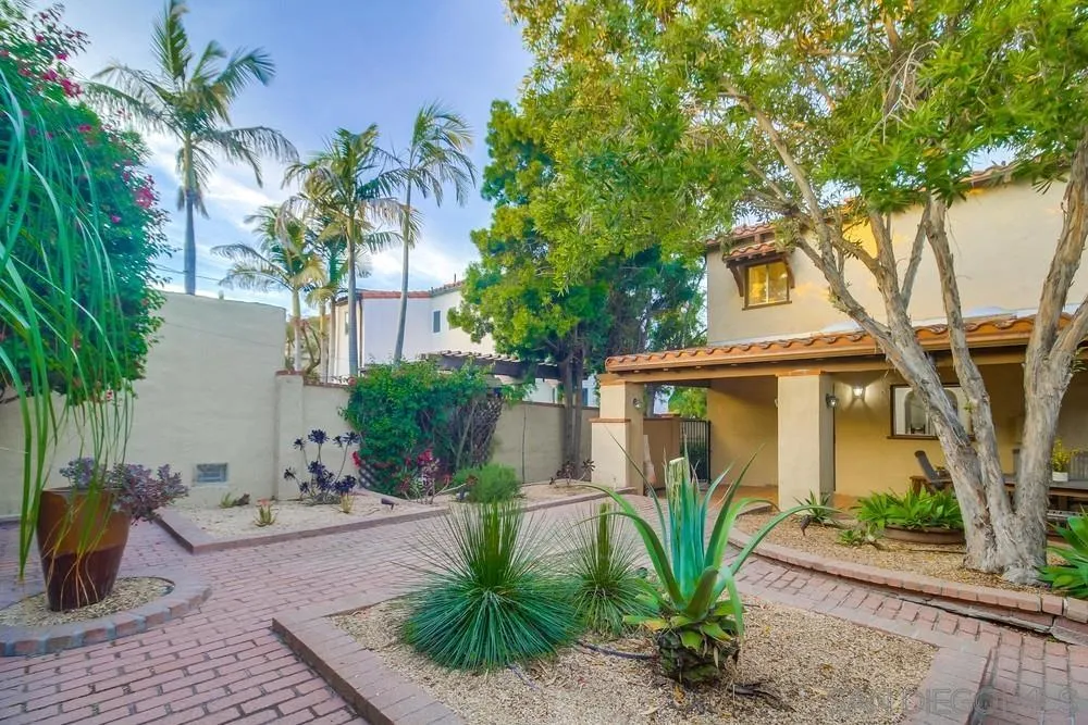 https://cdn.realtyfeed.com/cdn/127/250035625/efacd0b2d824d28e2876a2aff02d8fab.webp