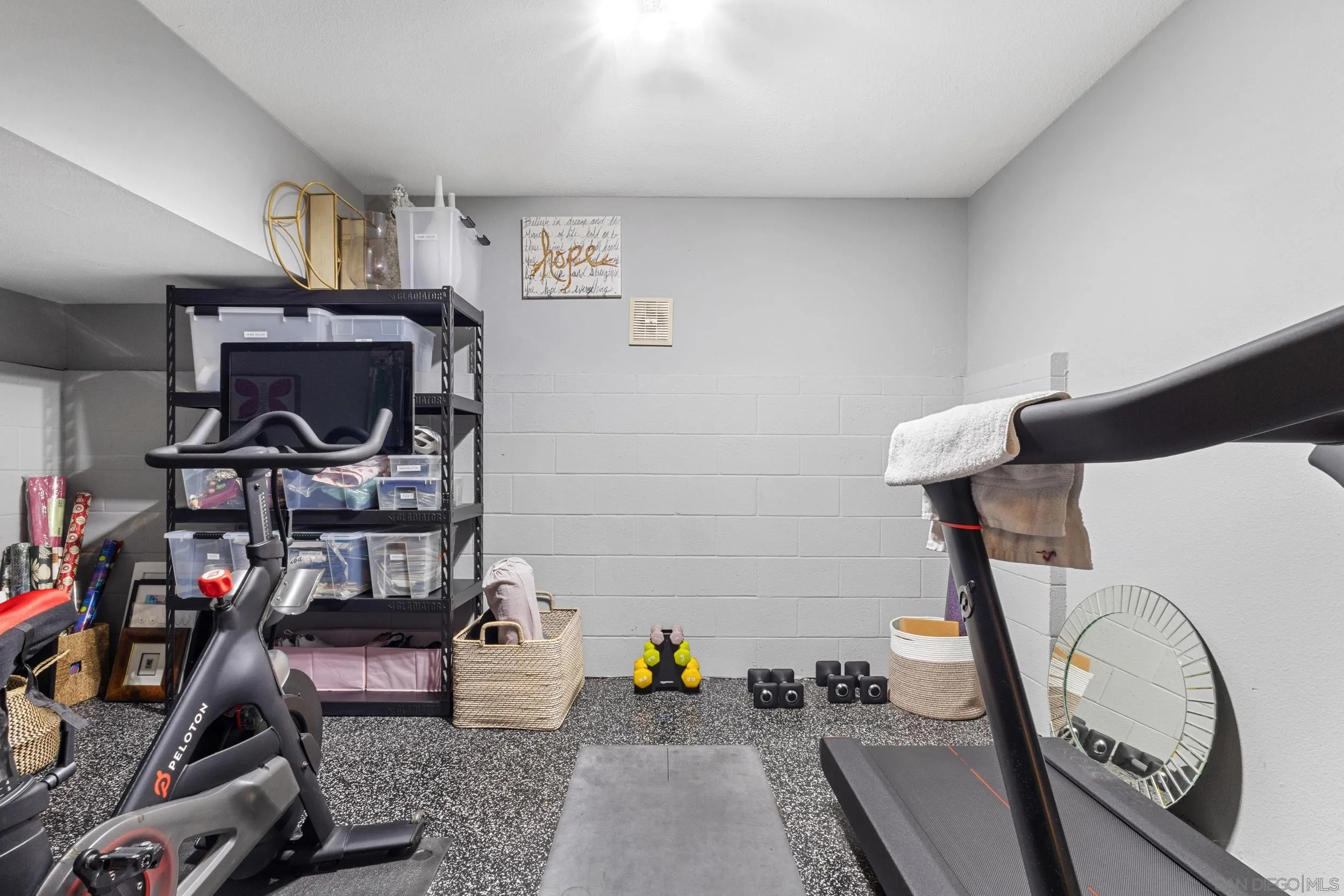 https://cdn.realtyfeed.com/cdn/127/250035628/08f62d685a98686aa337726a4aaf5887.webp