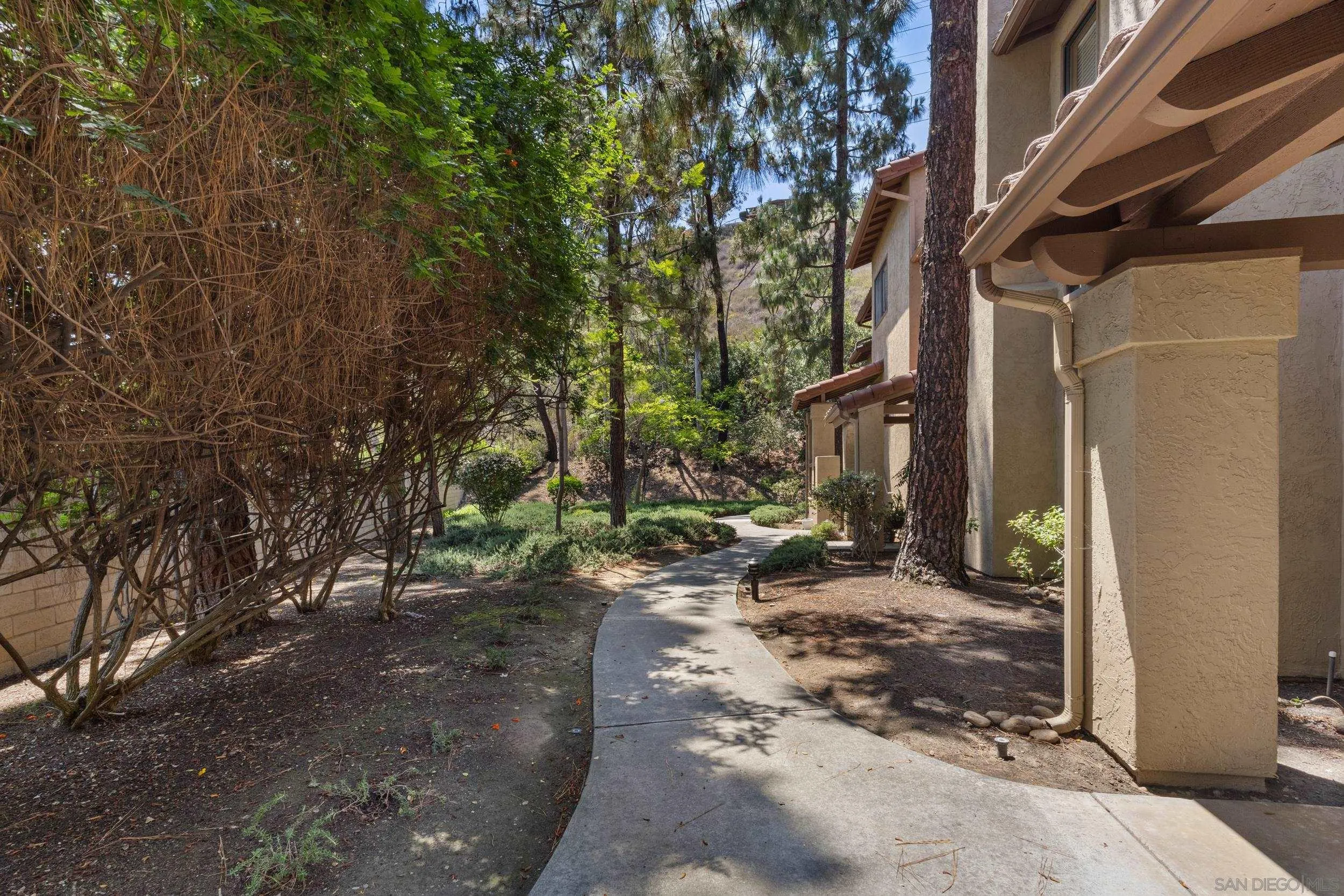 https://cdn.realtyfeed.com/cdn/127/250035628/533939bbe4961bd41f98f685563158b7.webp