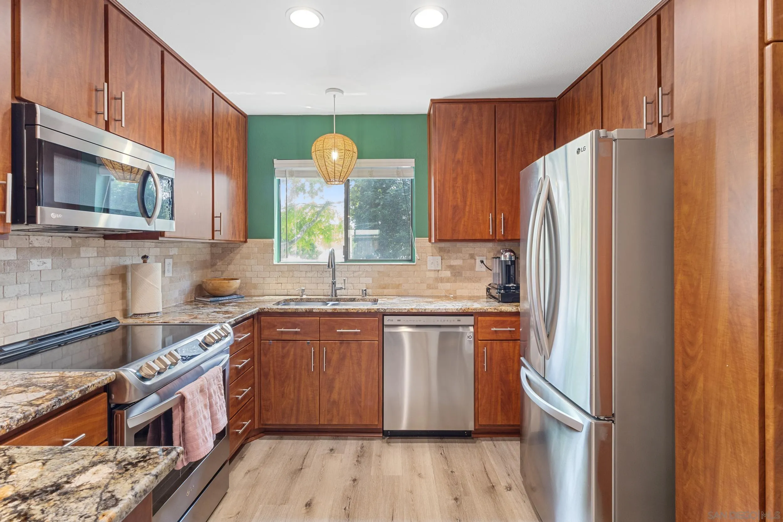 https://cdn.realtyfeed.com/cdn/127/250035628/53c9a9060106eadb70df0dab0e19a2aa.webp