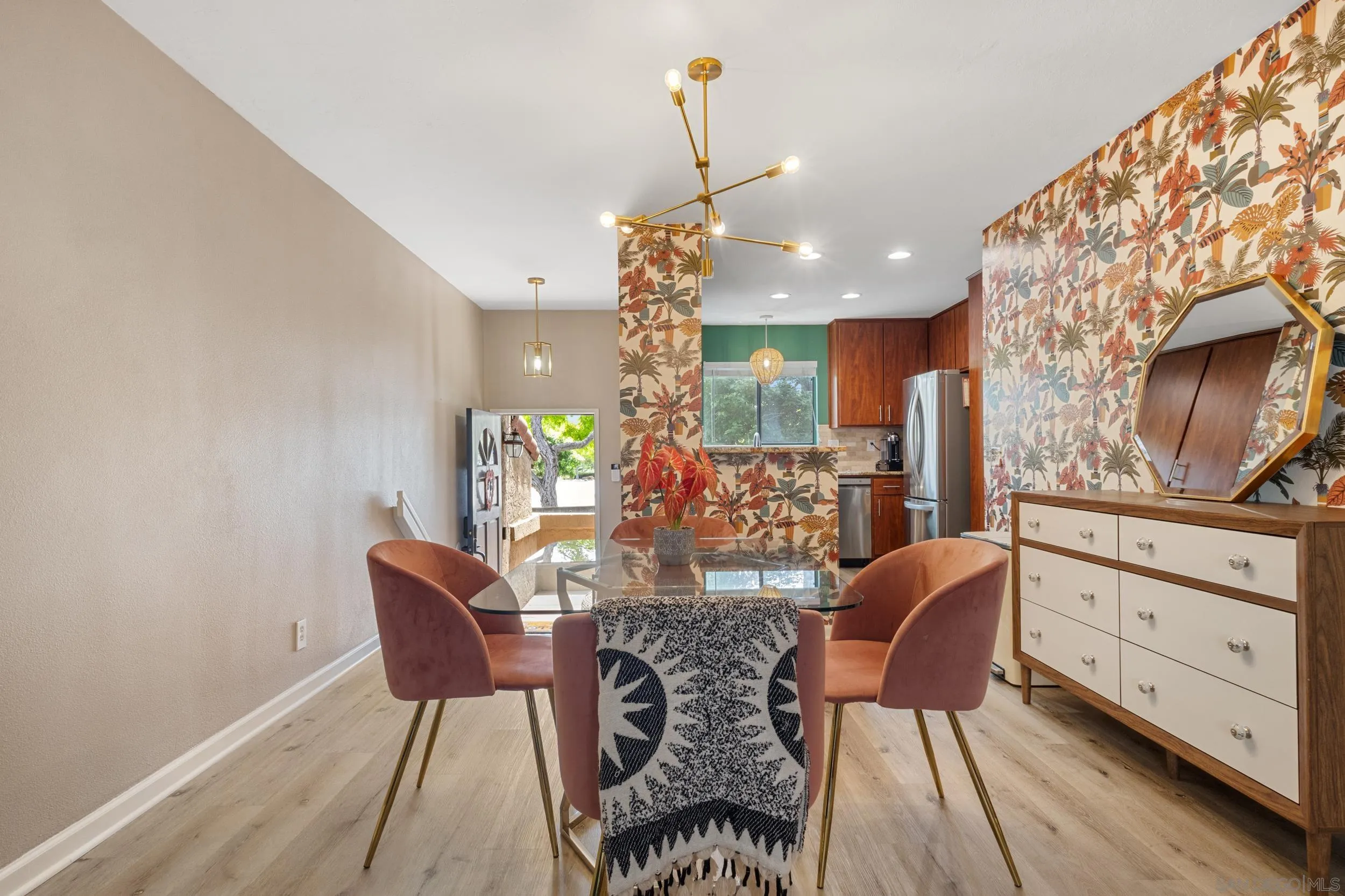 https://cdn.realtyfeed.com/cdn/127/250035628/72bac2def2452970c1d63c6b26c1c0b3.webp