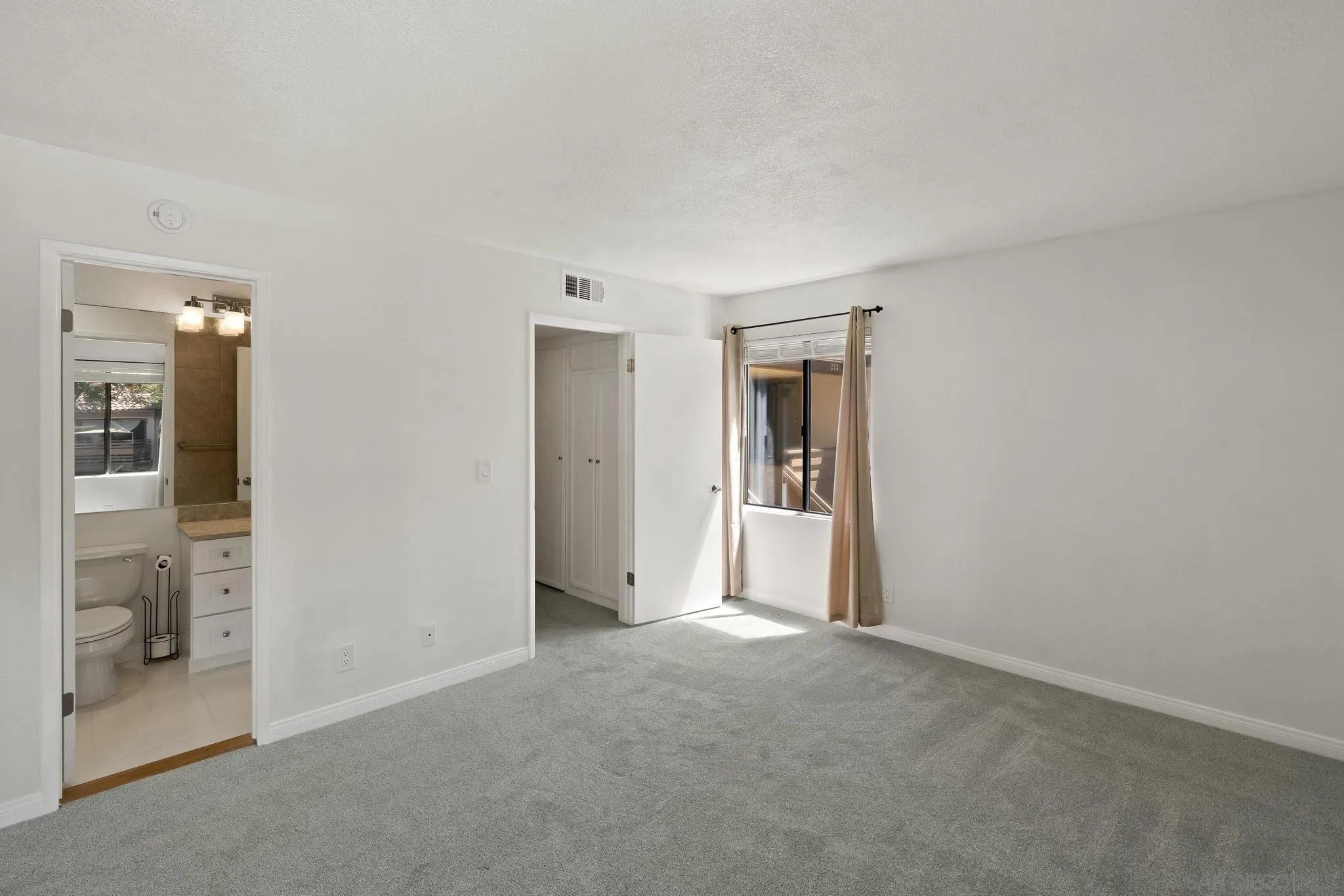 Photo #13: 250035629 Listing: Photo #13