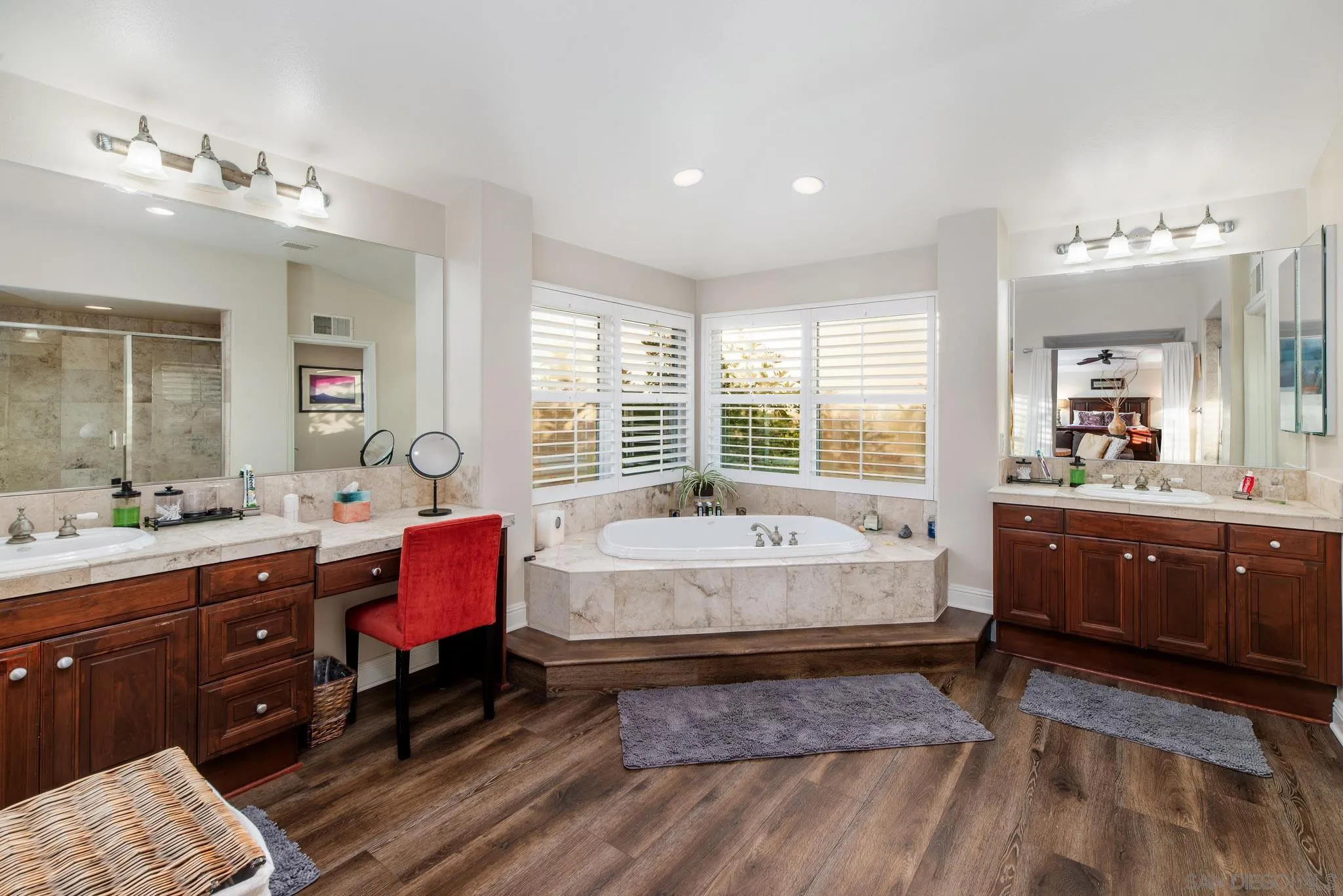 https://cdn.realtyfeed.com/cdn/127/250035631/aecad08240bd9d94f72ca4e3a1e4d19d.webp
