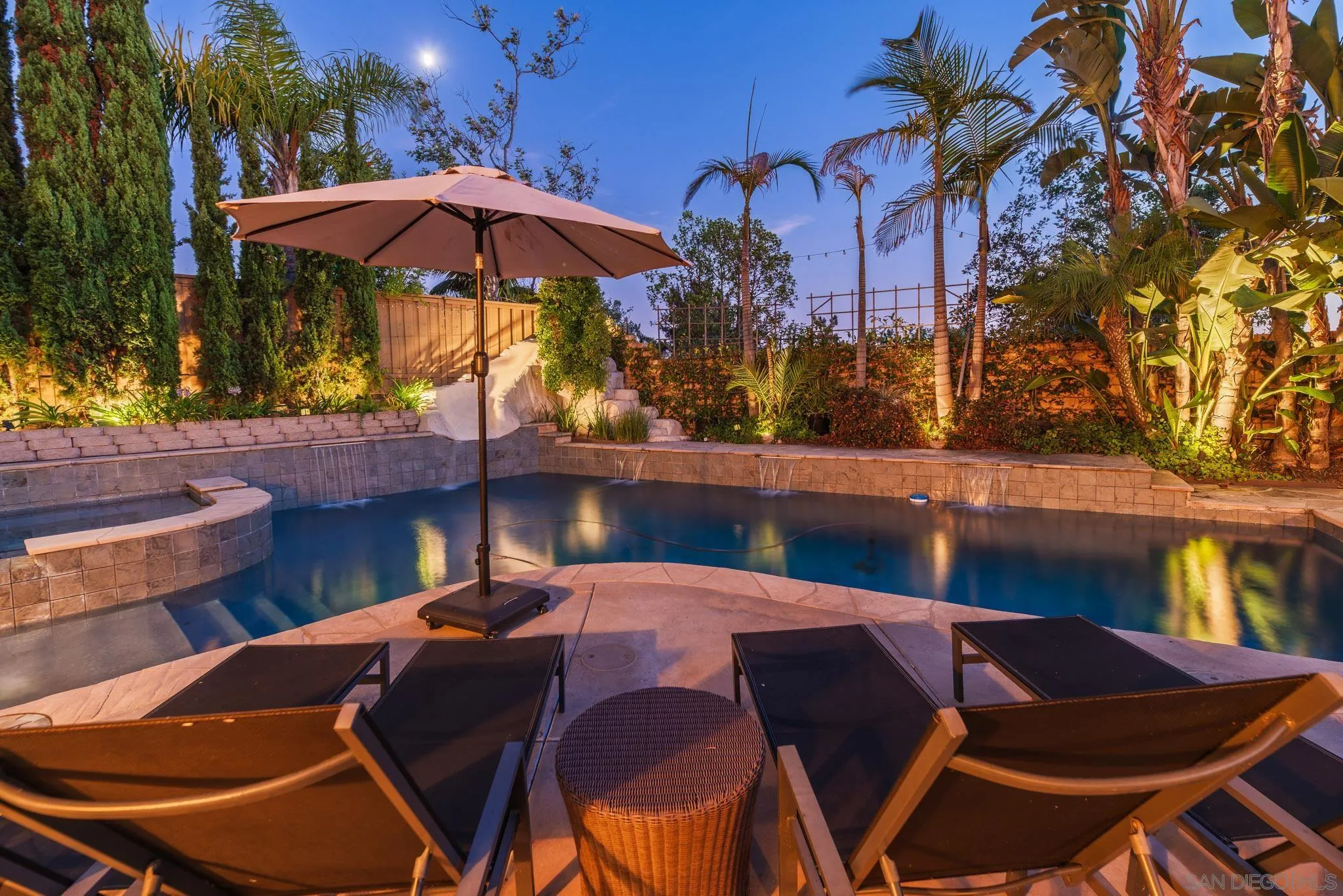 https://cdn.realtyfeed.com/cdn/127/250035631/b3dcf46f20a4ceeb142e972eab0828d3.webp