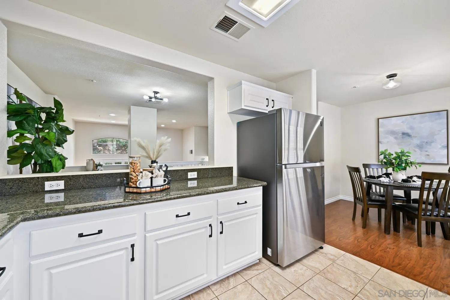 Photo #7: 250035632 Listing: Photo #7