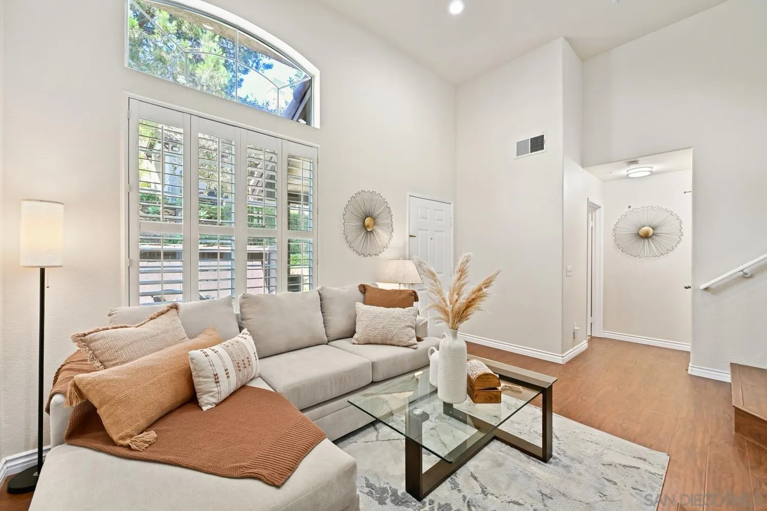 Photo #2: 250035632 Listing 