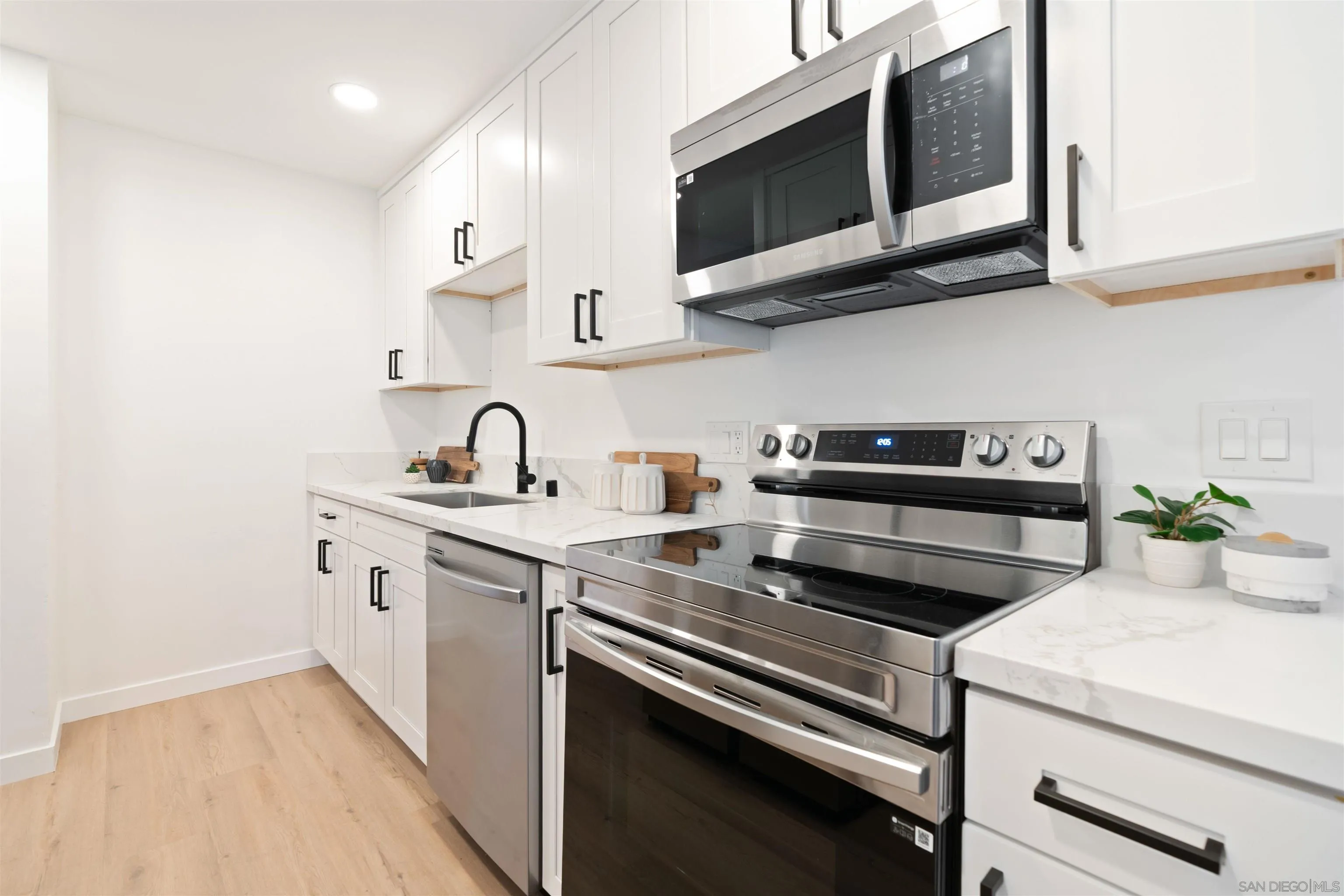 Photo #9: 250035636 Listing: Photo #9