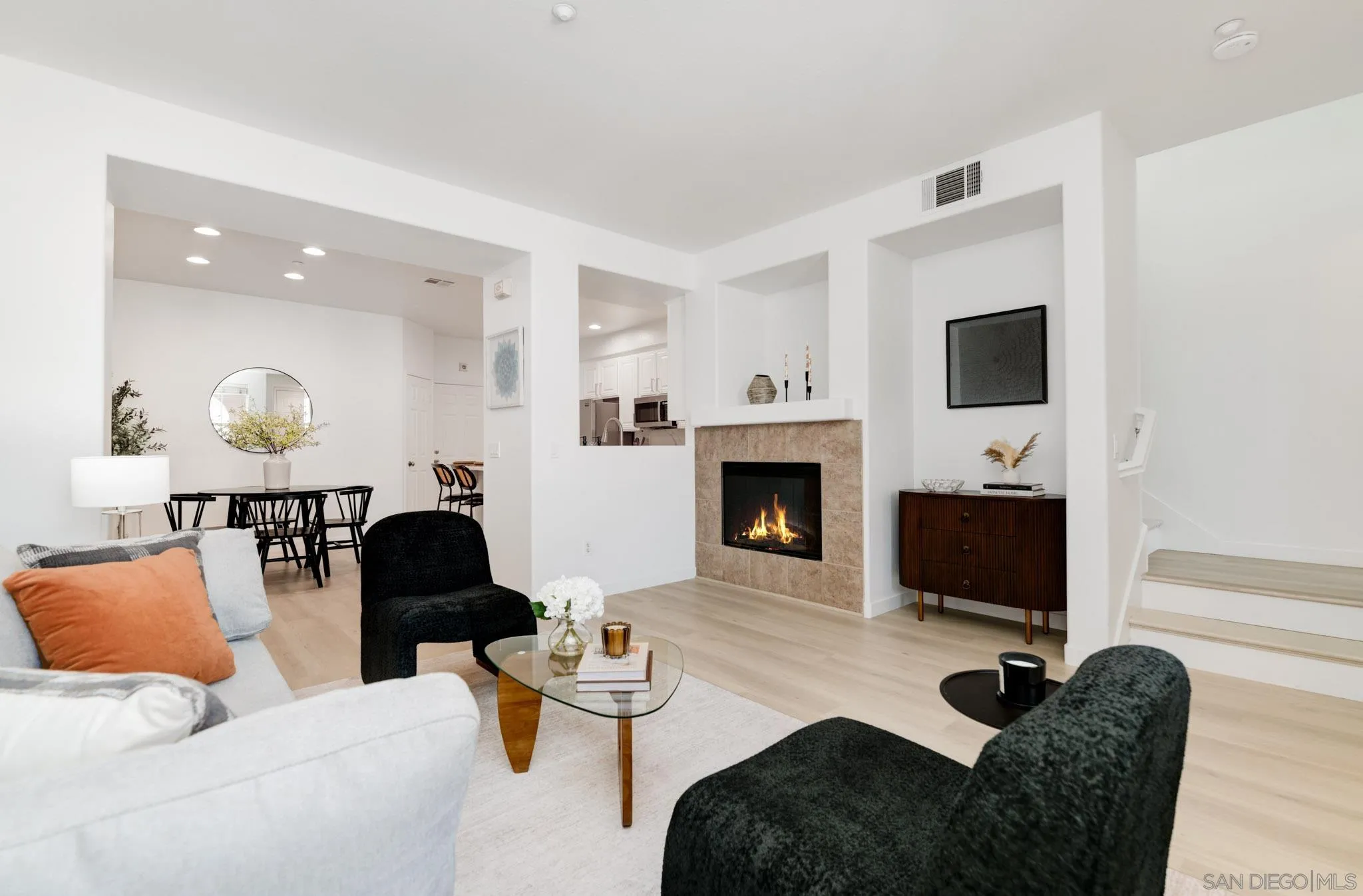 Photo #4: 250035644 Listing 