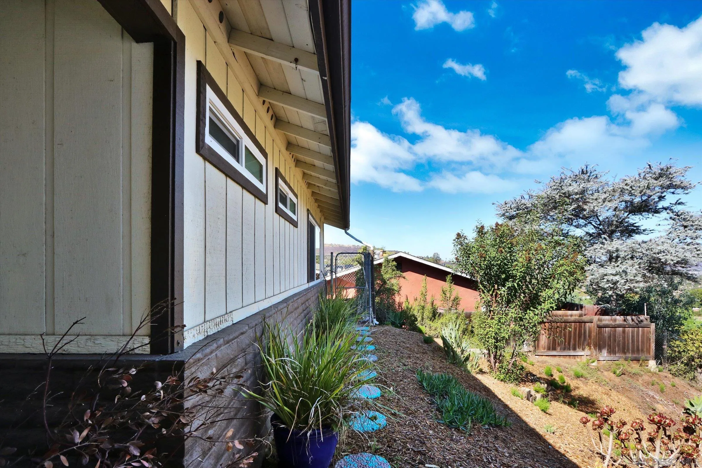 https://cdn.realtyfeed.com/cdn/127/250035647/0c3a126f2f8f7ce9133b1672a1326391.webp