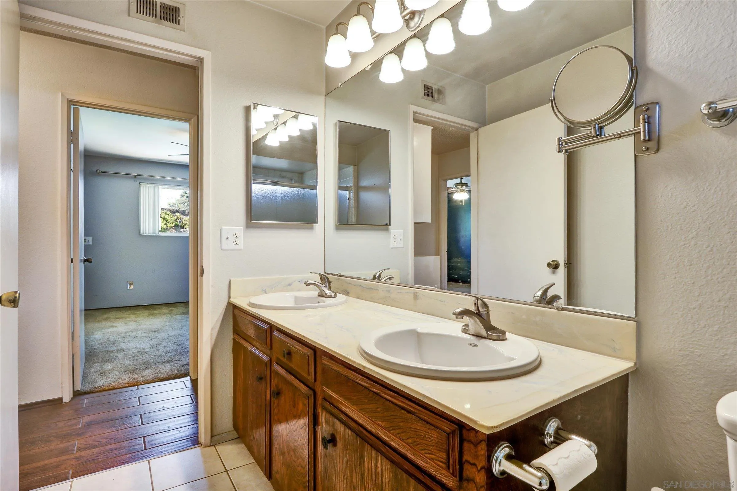 https://cdn.realtyfeed.com/cdn/127/250035647/27c8e5090a6b597eff57000610acdc10.webp