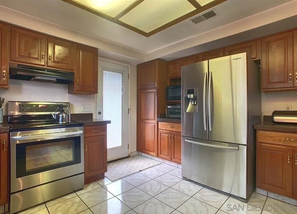 https://cdn.realtyfeed.com/cdn/127/250035647/425bac410468d021f7e184ad0766f649.webp