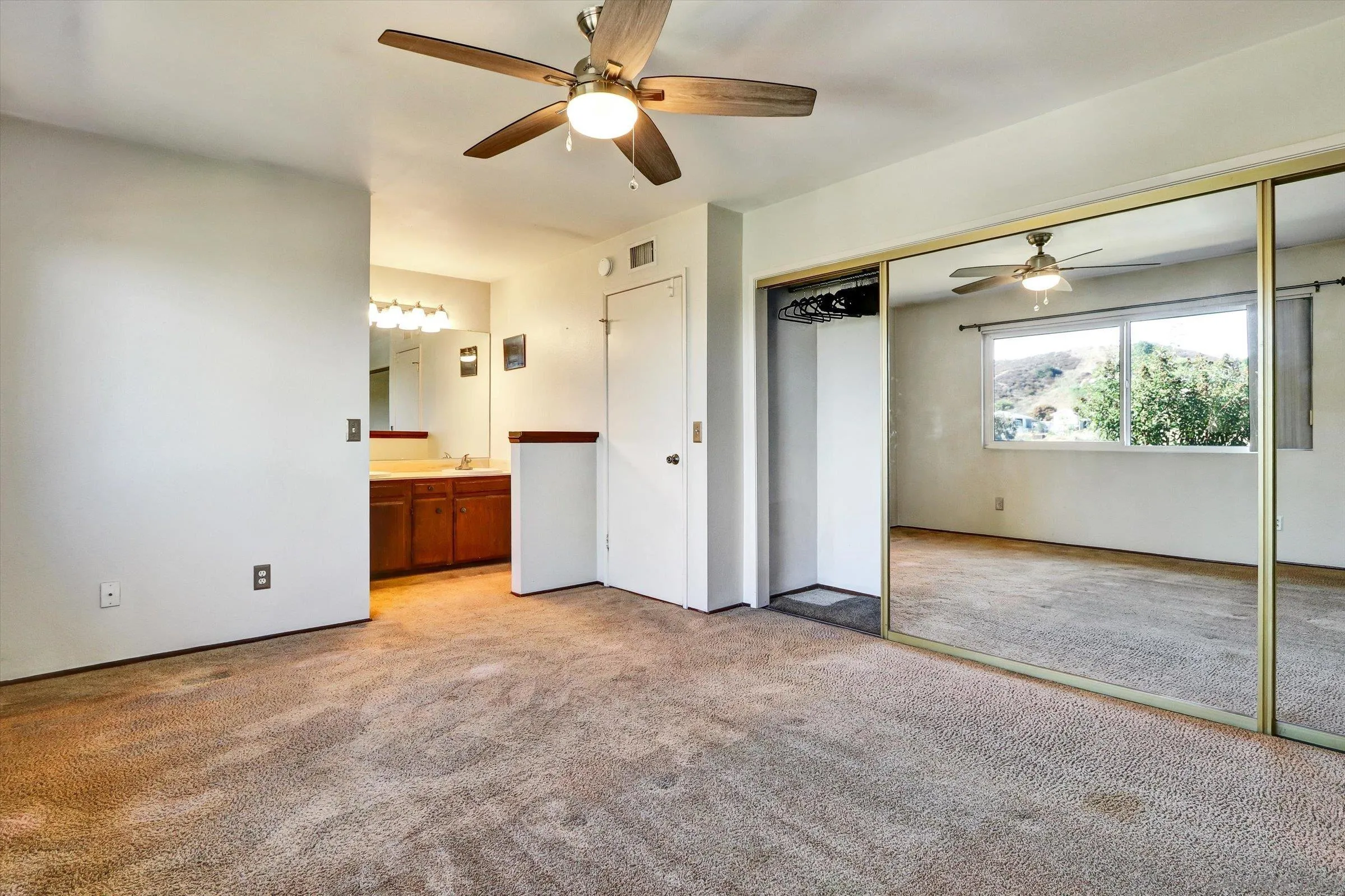 https://cdn.realtyfeed.com/cdn/127/250035647/61984c11ca1028888faedf68a5f2c8e8.webp