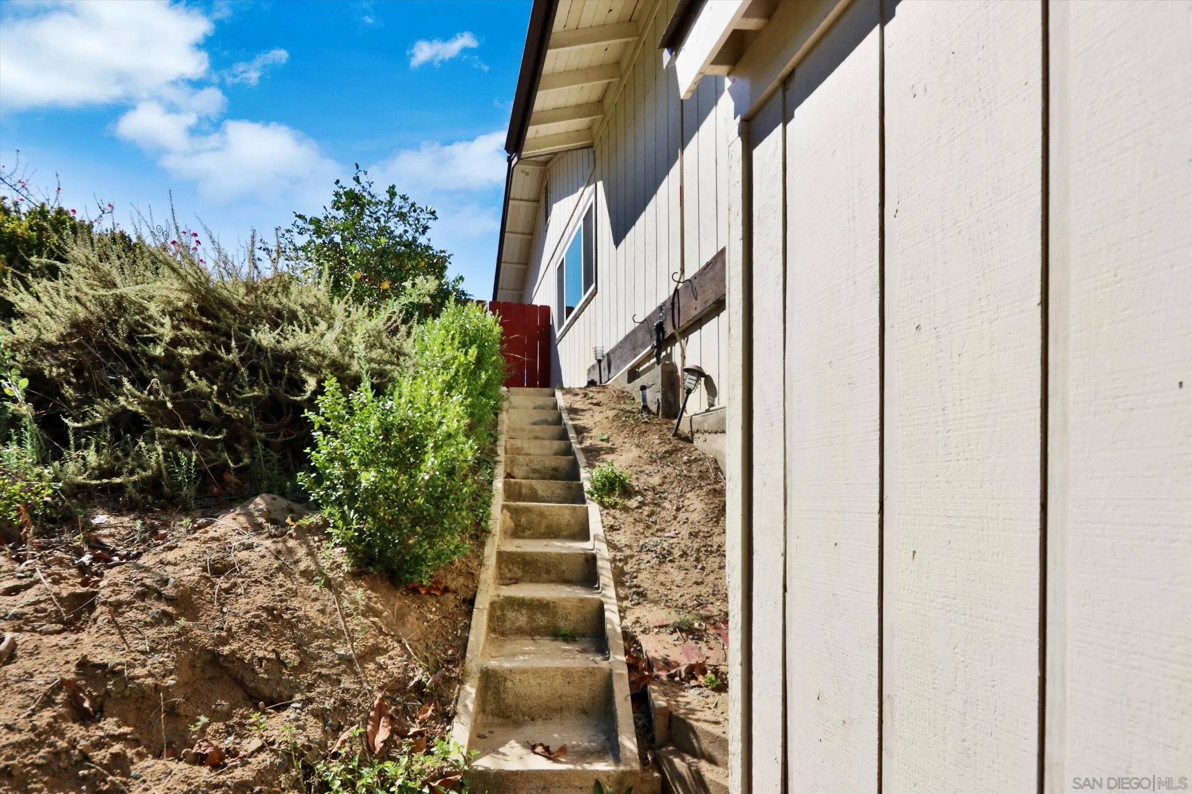 https://cdn.realtyfeed.com/cdn/127/250035647/c70acda21c136d2bfe742b16c5c3ab70.webp