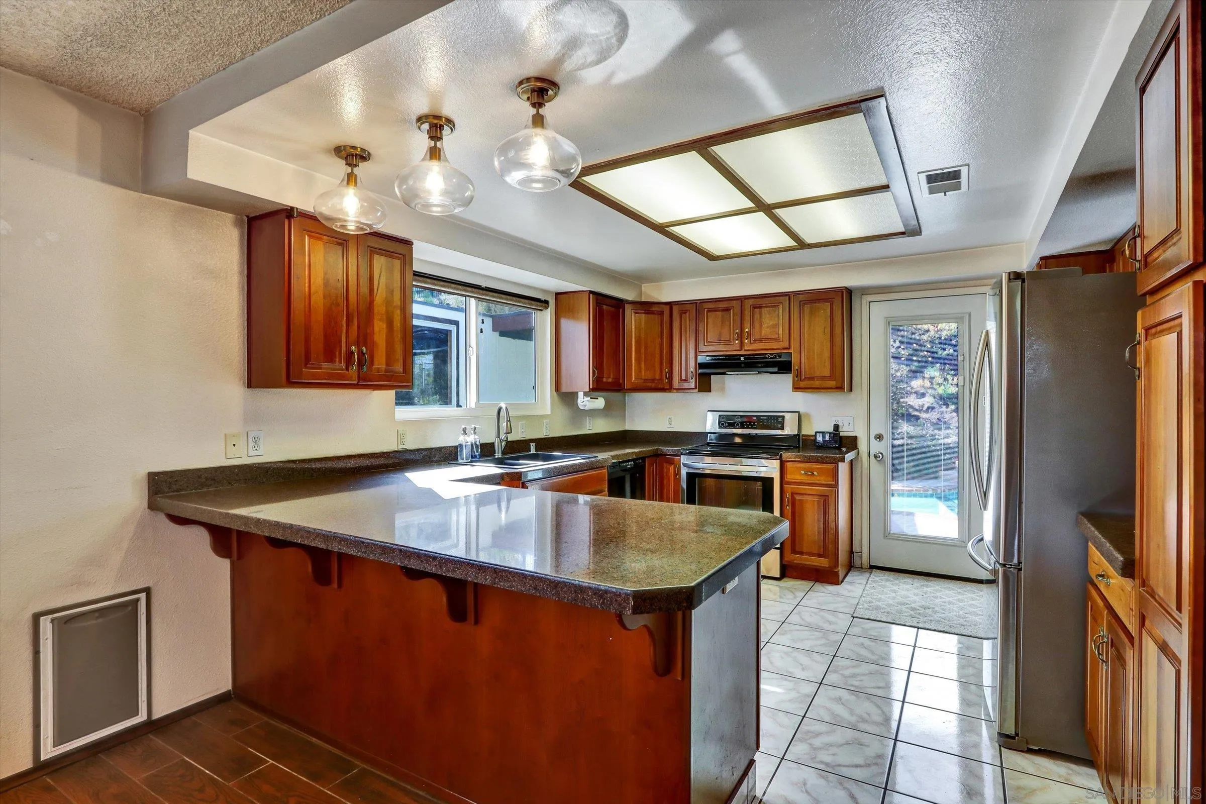 https://cdn.realtyfeed.com/cdn/127/250035647/df7332debd313c1c104a745ed21bb421.webp