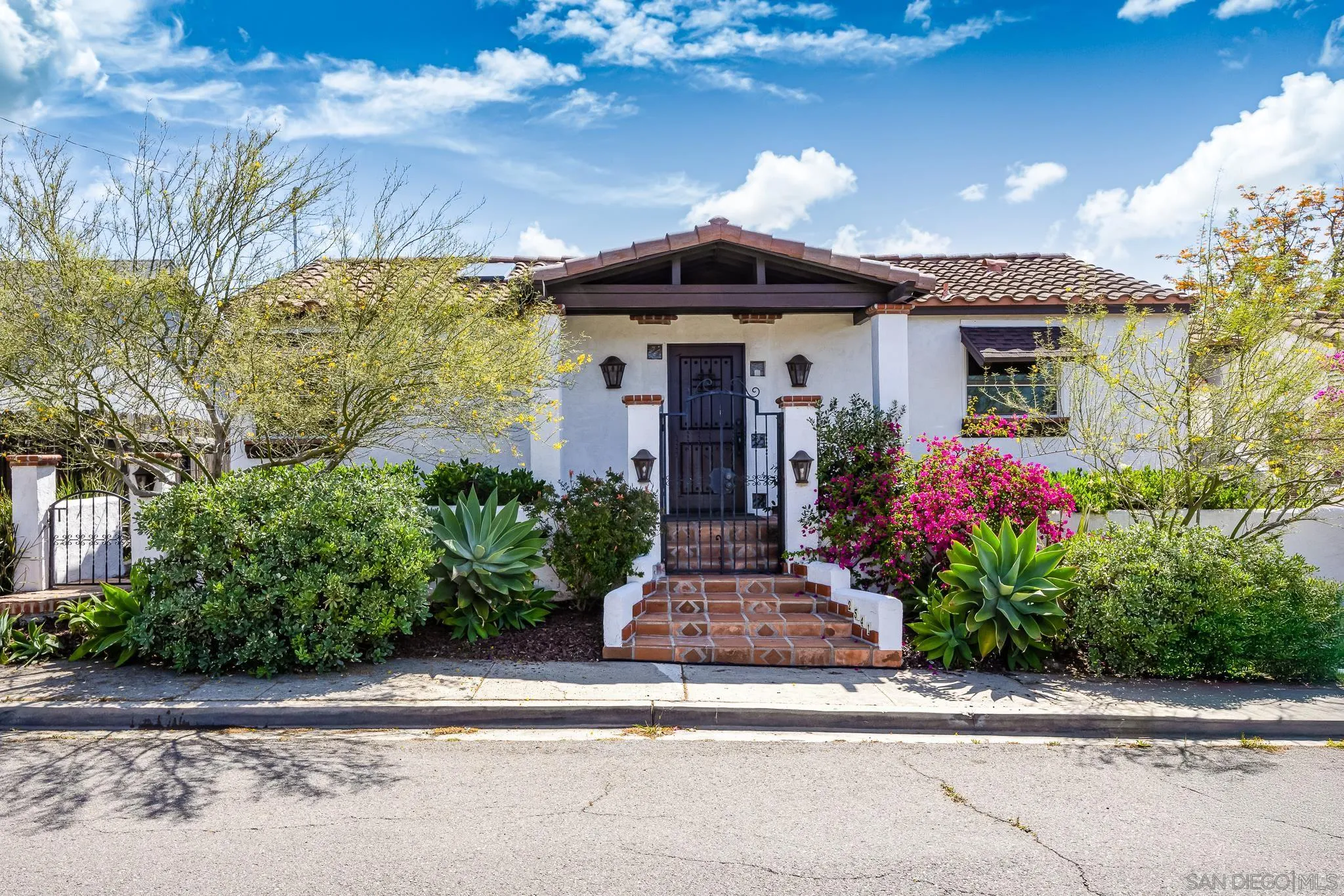 https://cdn.realtyfeed.com/cdn/127/250035655/15a5d1f1f0e7e8a2329842cd334d6b23.webp