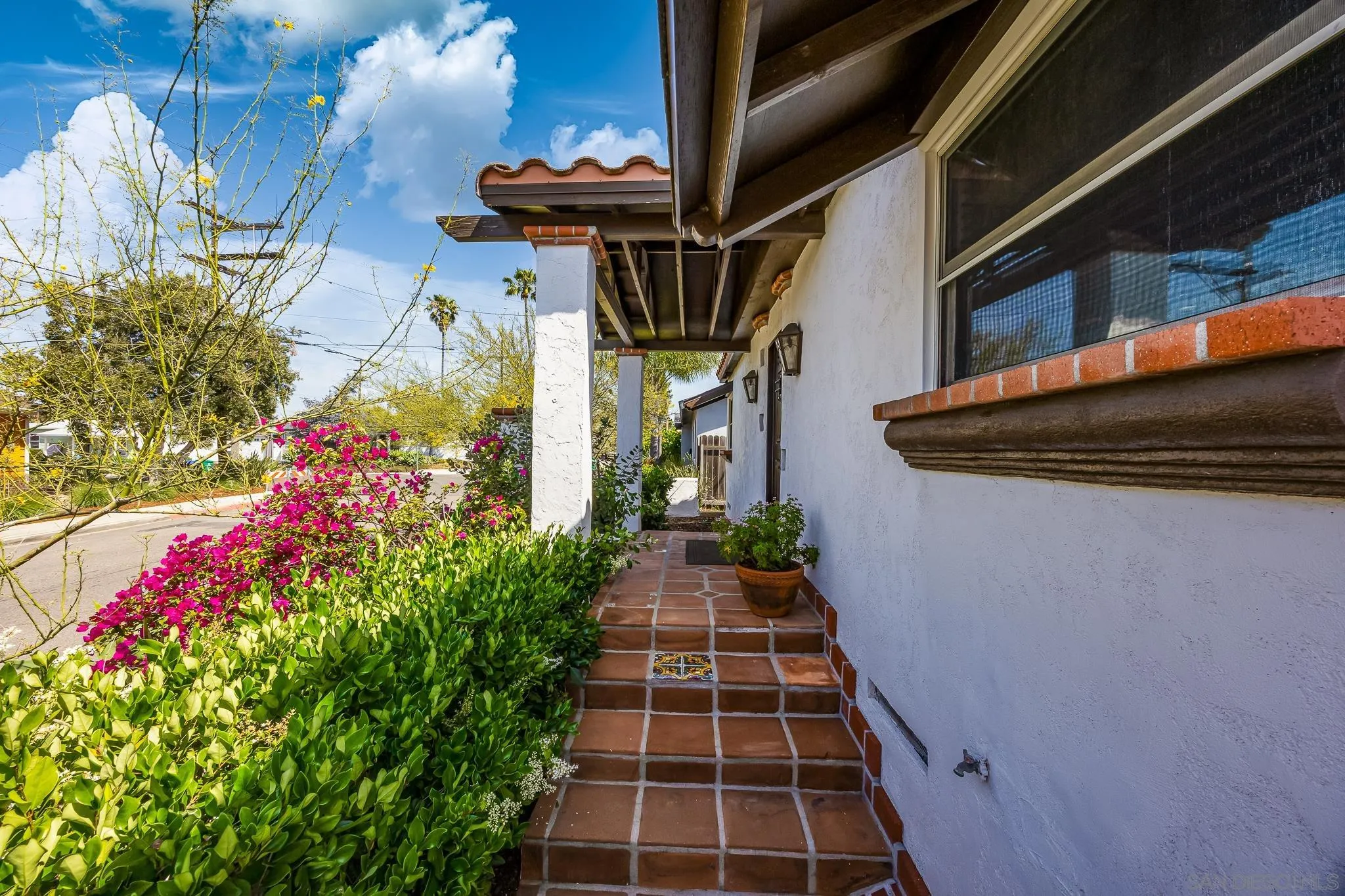 https://cdn.realtyfeed.com/cdn/127/250035655/1fe0eb7d180dbd5146927dc305dedc8f.webp