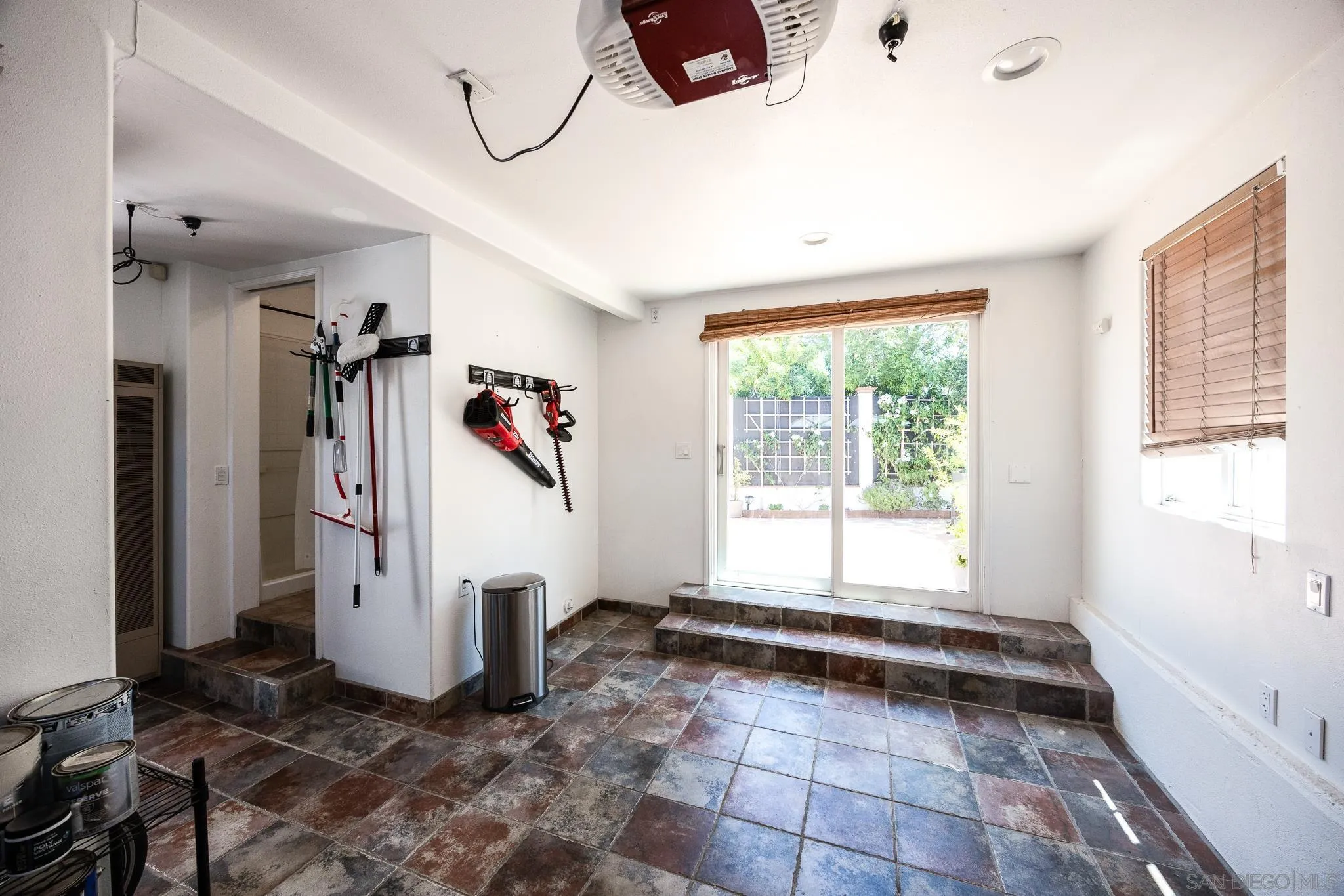 https://cdn.realtyfeed.com/cdn/127/250035655/549e7d232a476eacc3356b9c6976d569.webp