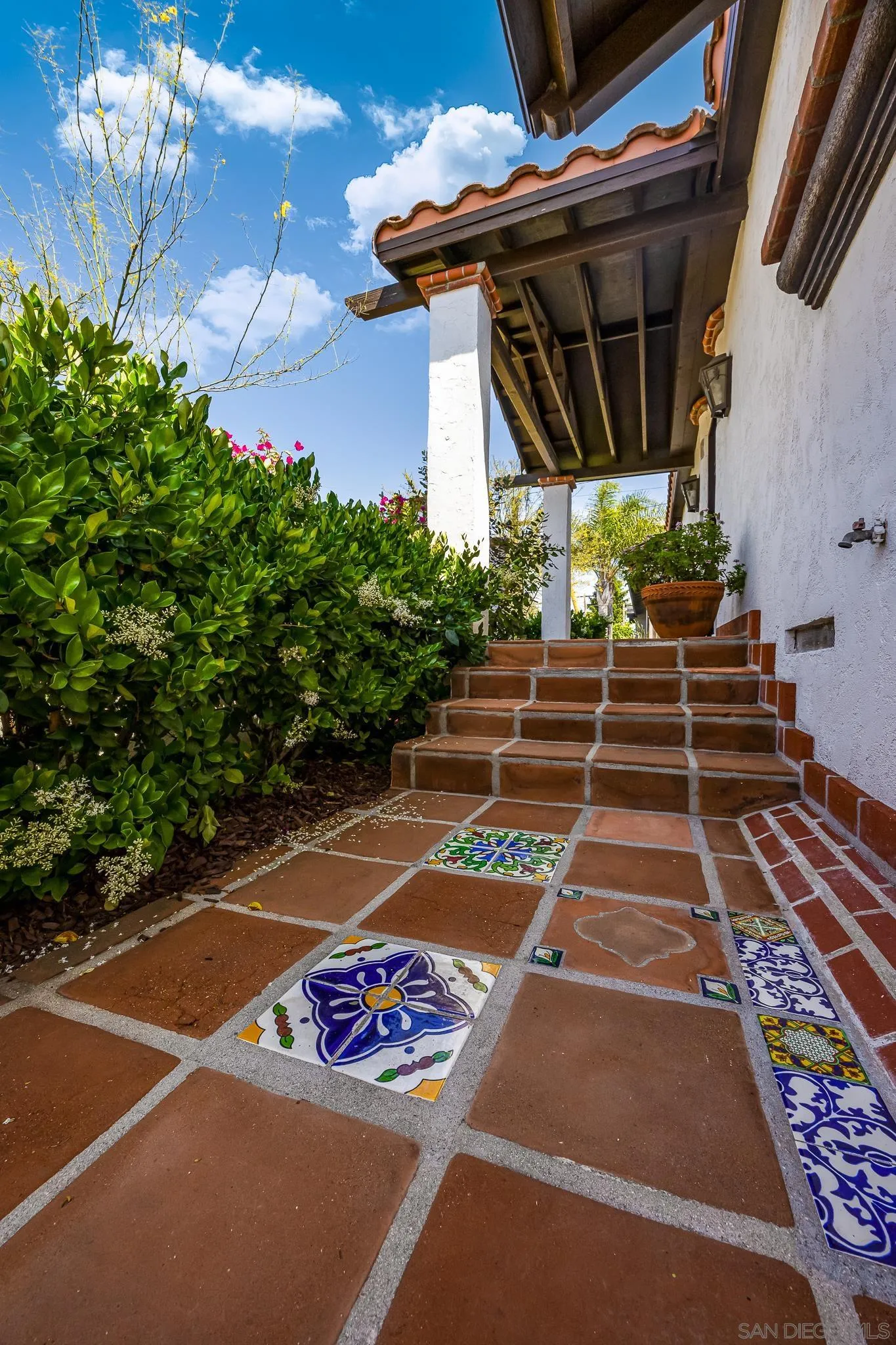 https://cdn.realtyfeed.com/cdn/127/250035655/db4154d9440c3fb21350c0fa108a2fc7.webp