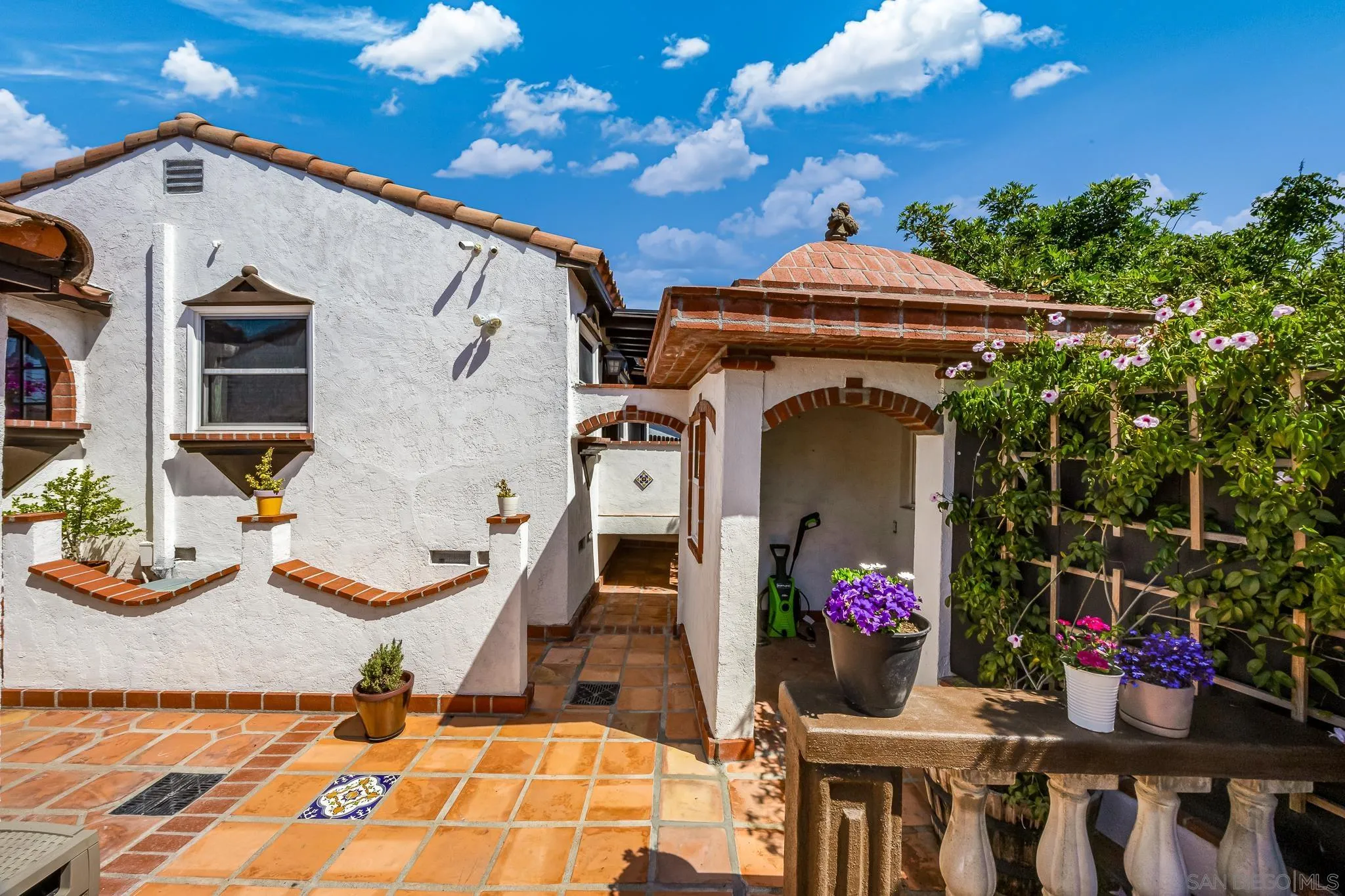 https://cdn.realtyfeed.com/cdn/127/250035655/e2e53ad093ee4fe5ed776cc0db2df3c7.webp