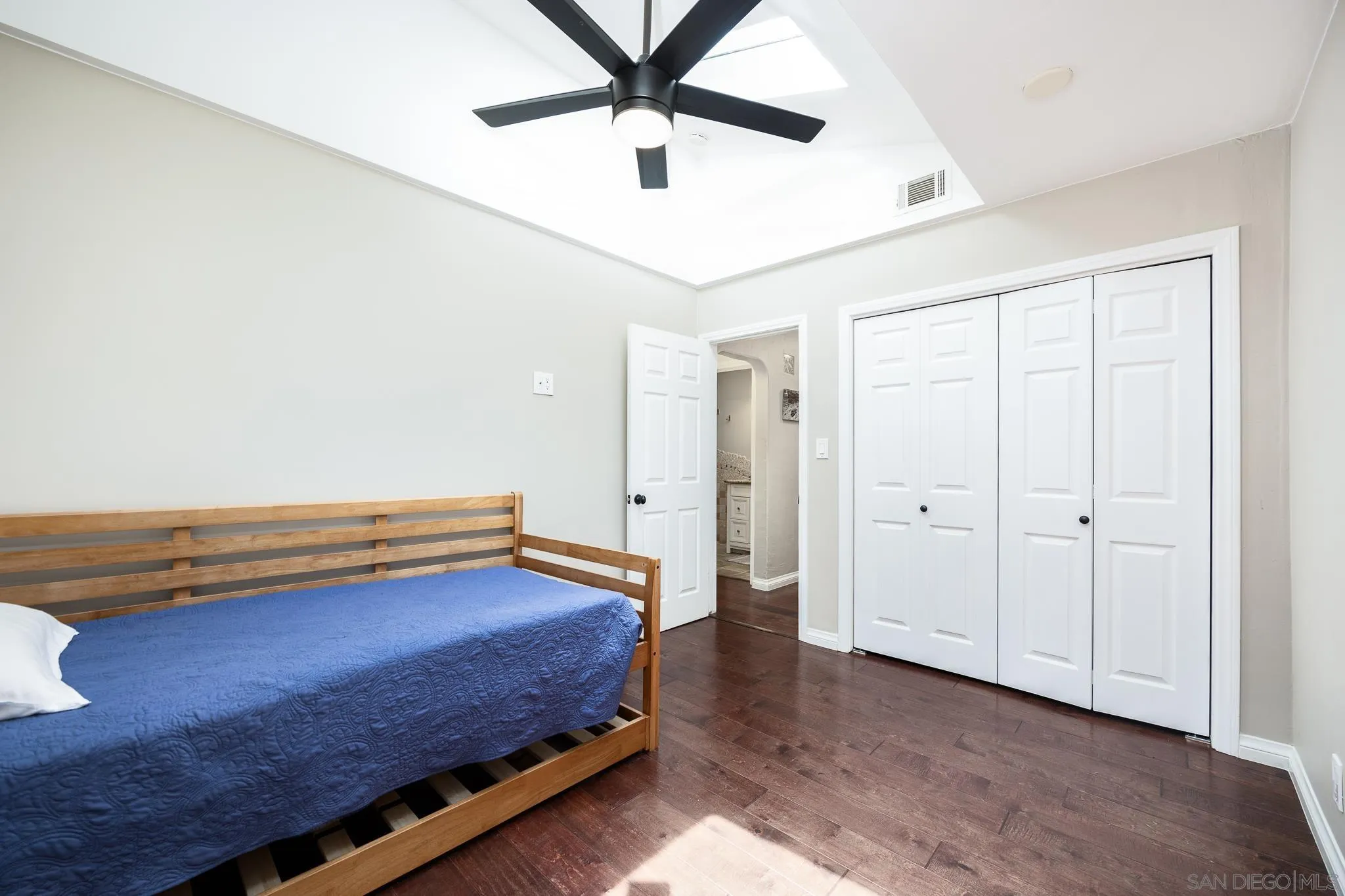 https://cdn.realtyfeed.com/cdn/127/250035655/ea09d4a6370595bc01b8f11ef2e6bb38.webp