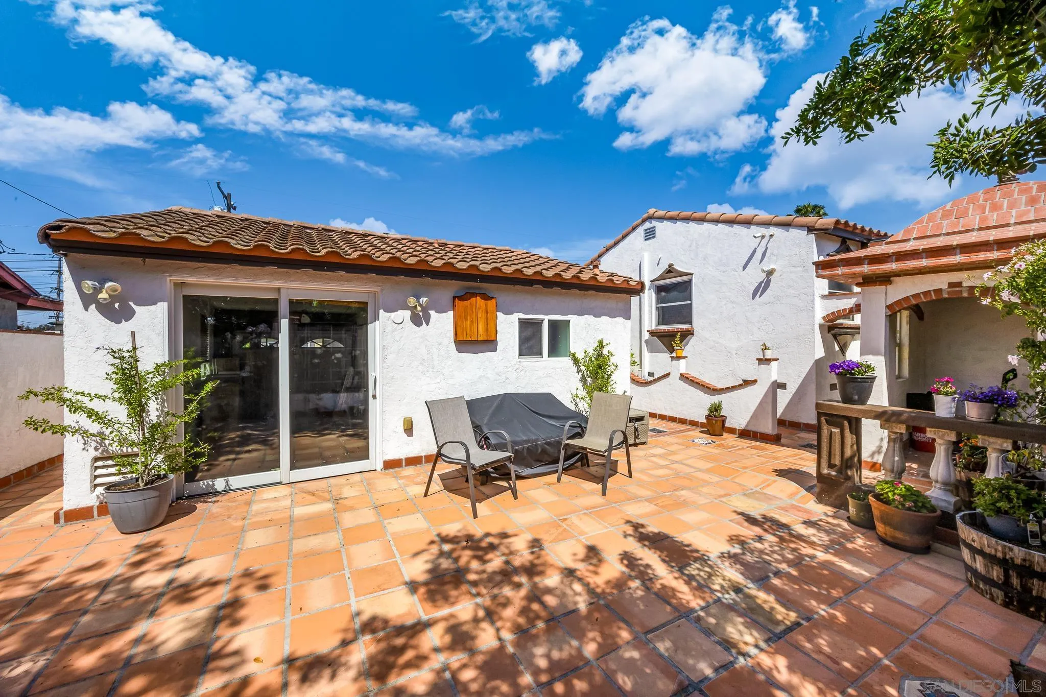 https://cdn.realtyfeed.com/cdn/127/250035655/f8568390014b423988b88a172b33ba7a.webp