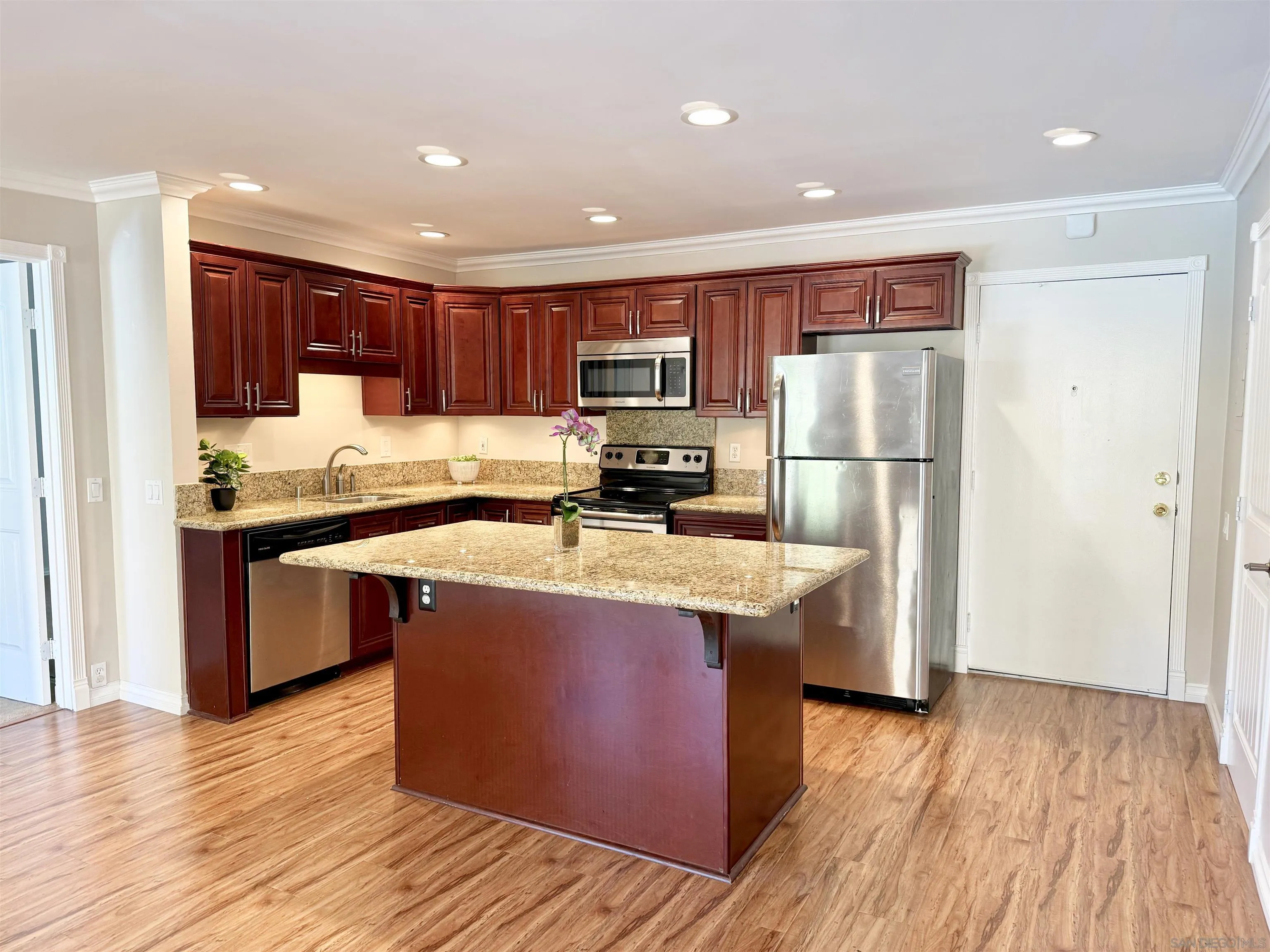 Photo #2: 250035675 Listing 