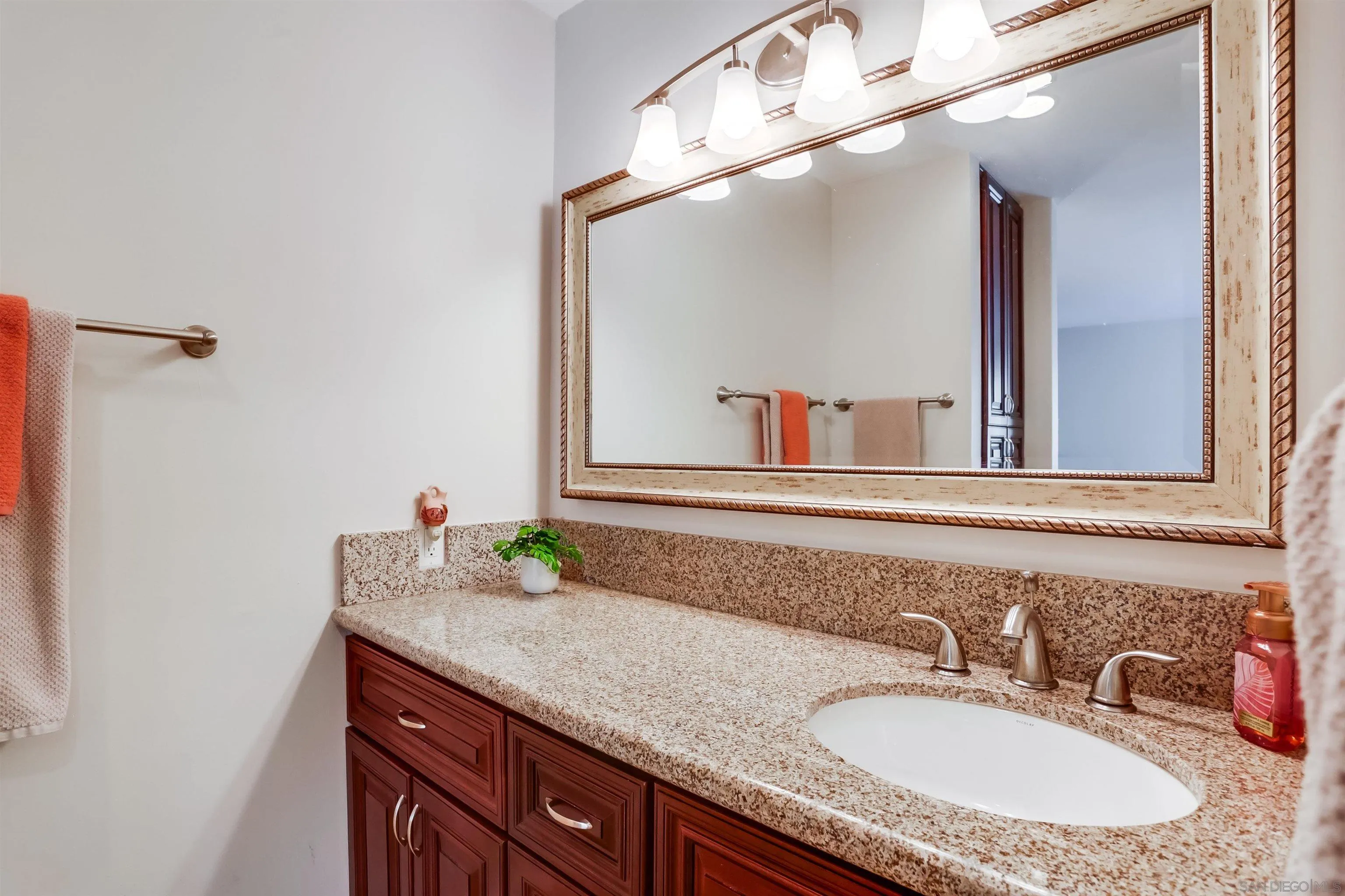 Photo #16: 250035675 Listing: Photo #16