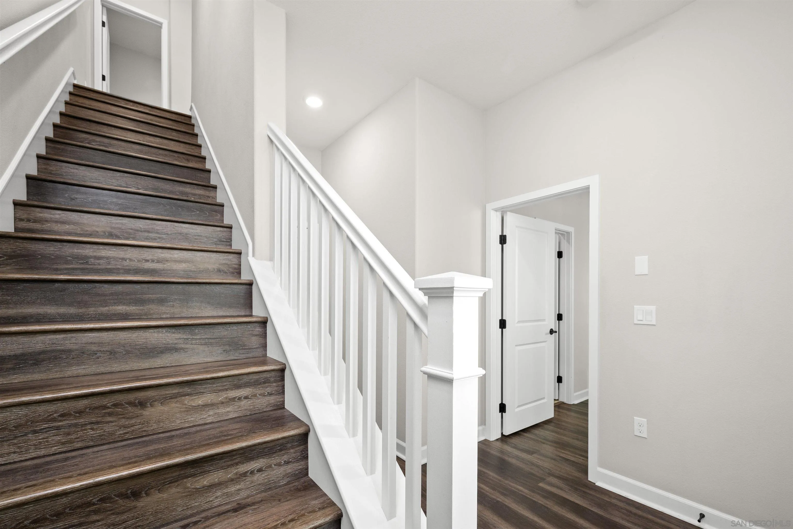 Photo #3: 250035685 Listing 