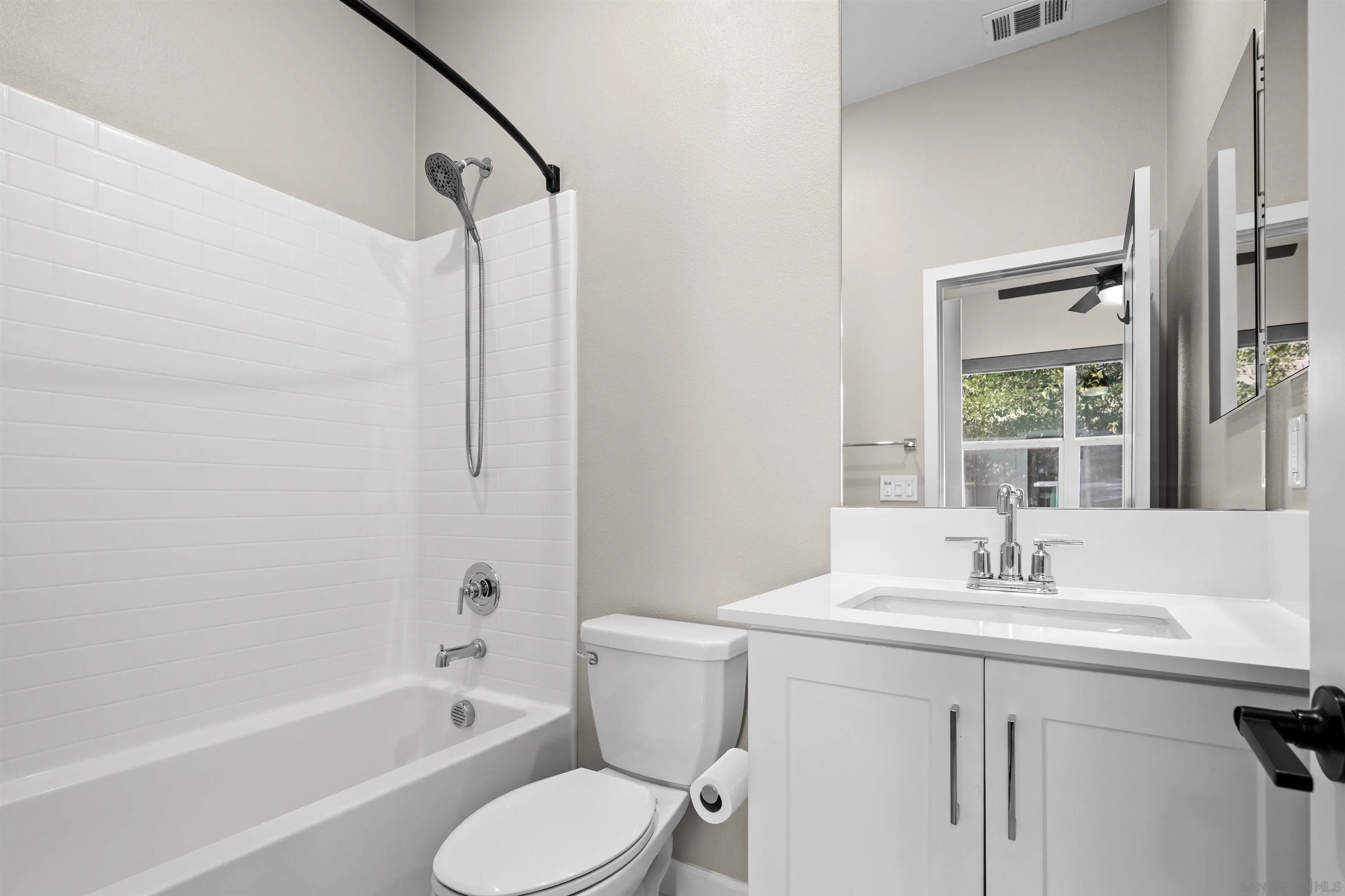 Photo #5: 250035685 Listing 