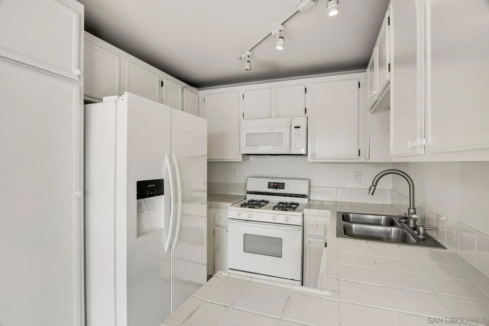 Photo #11: 250035691 Listing: Photo #11
