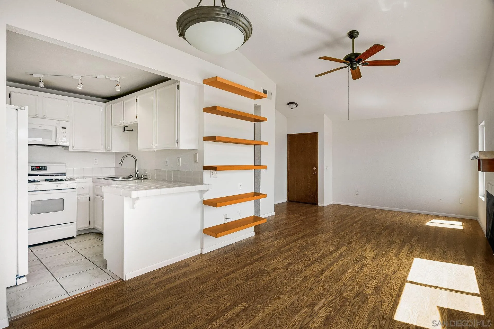 Photo #10: 250035691 Listing: Photo #10