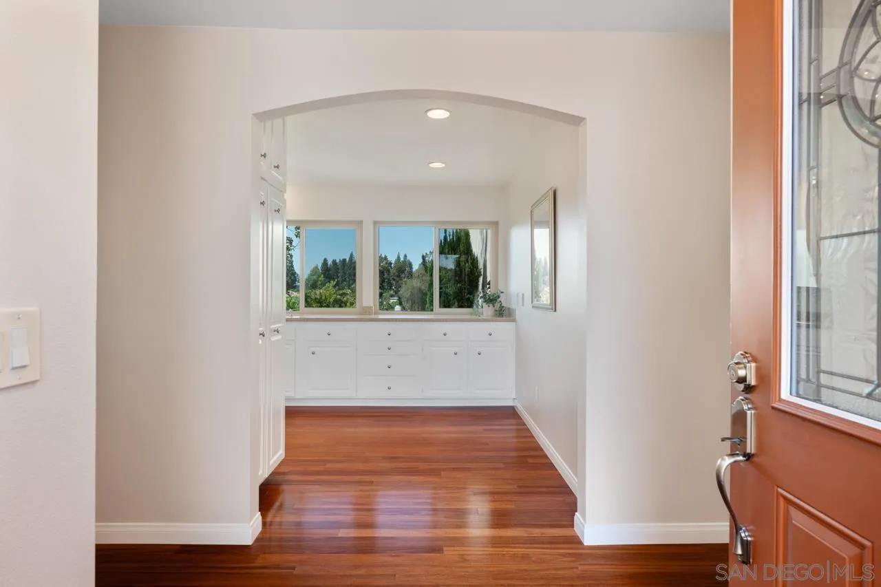 Photo #3: 250035693 Listing 