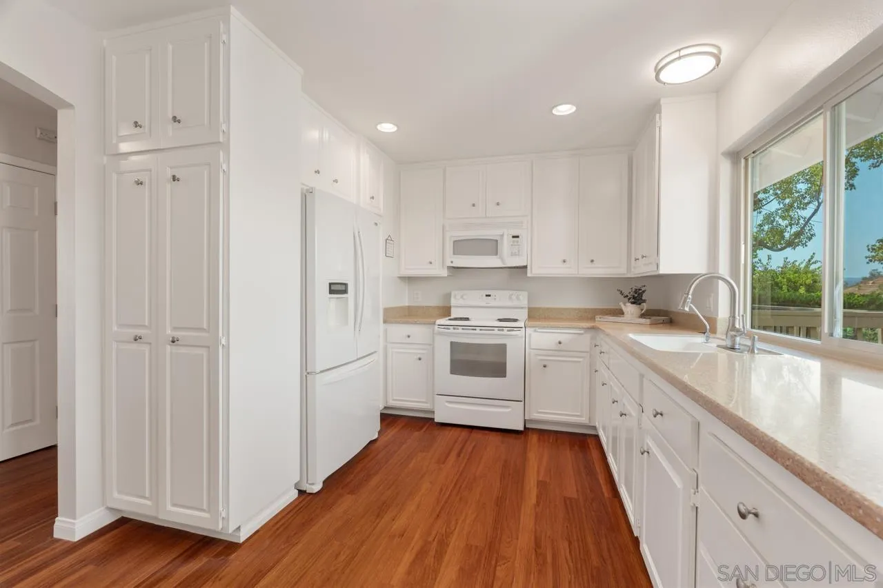 Photo #6: 250035693 Listing 