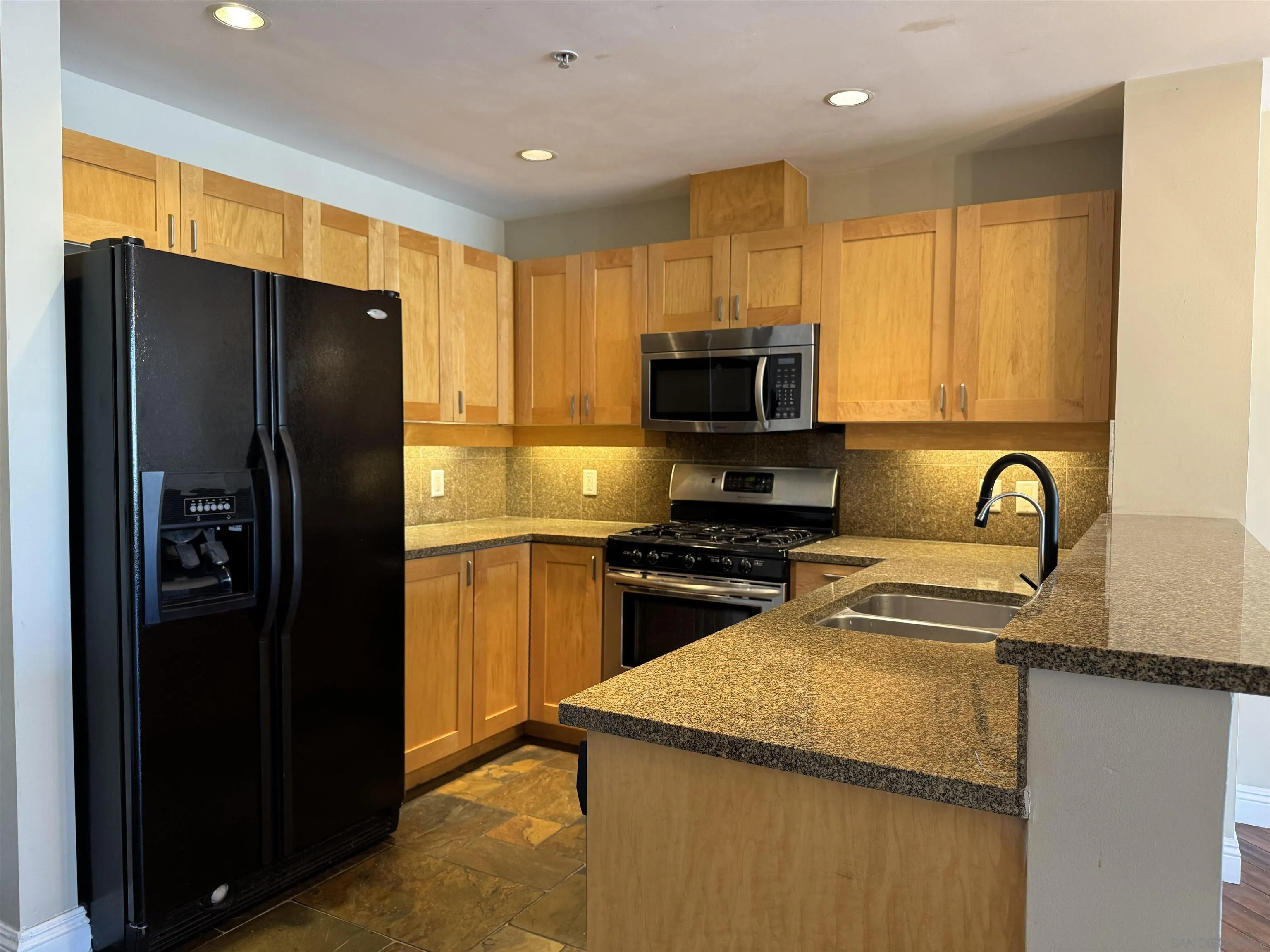 Photo #2: 250035694 Listing 