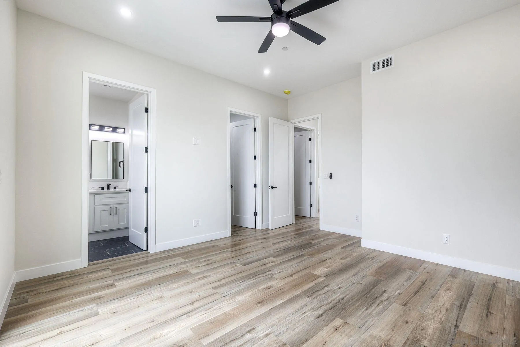 Photo #35: 250035695 Listing: Photo #35