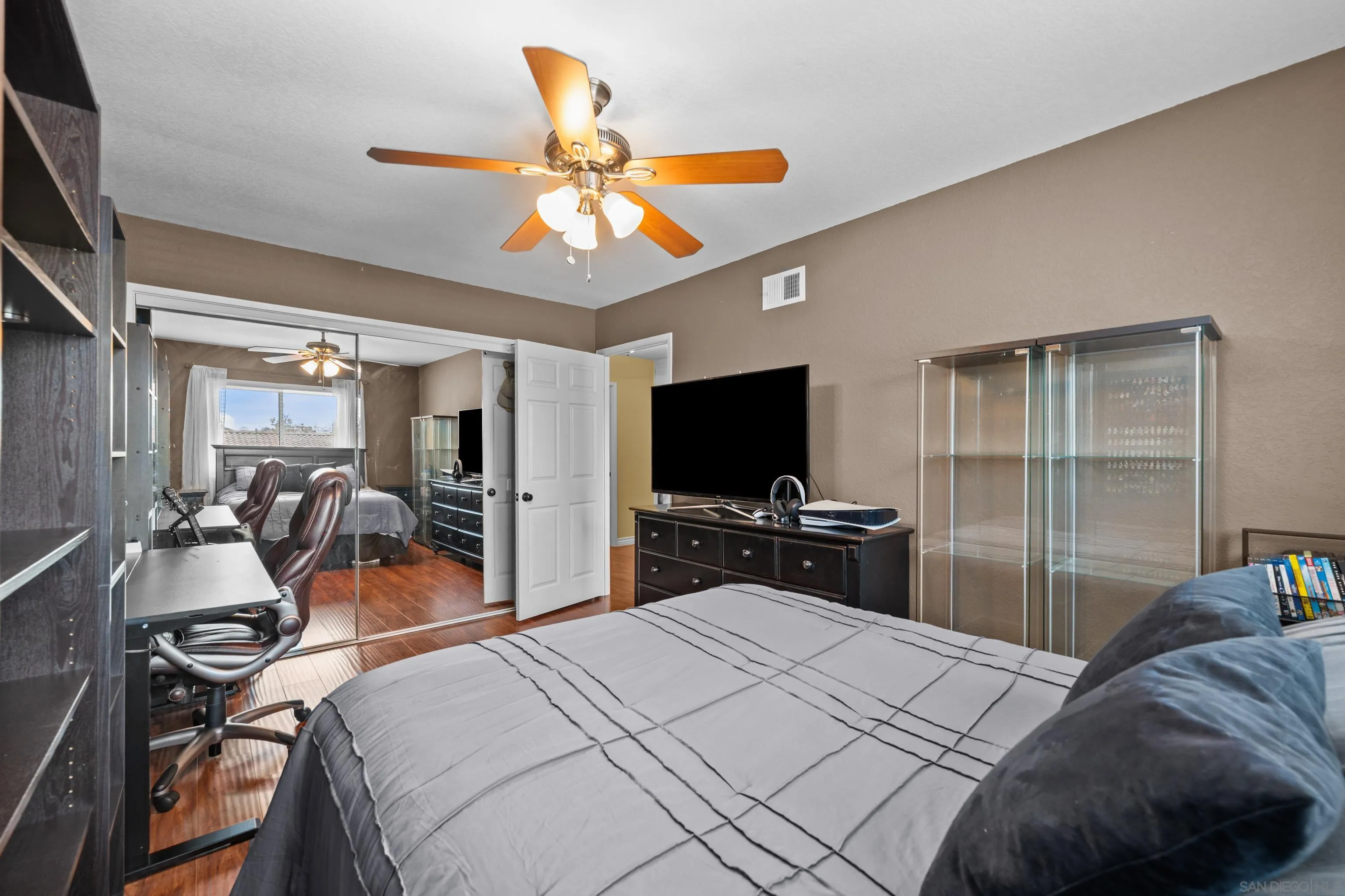 https://cdn.realtyfeed.com/cdn/127/250035700/17fea24f00e66c242eeeced81c7a2f43.webp