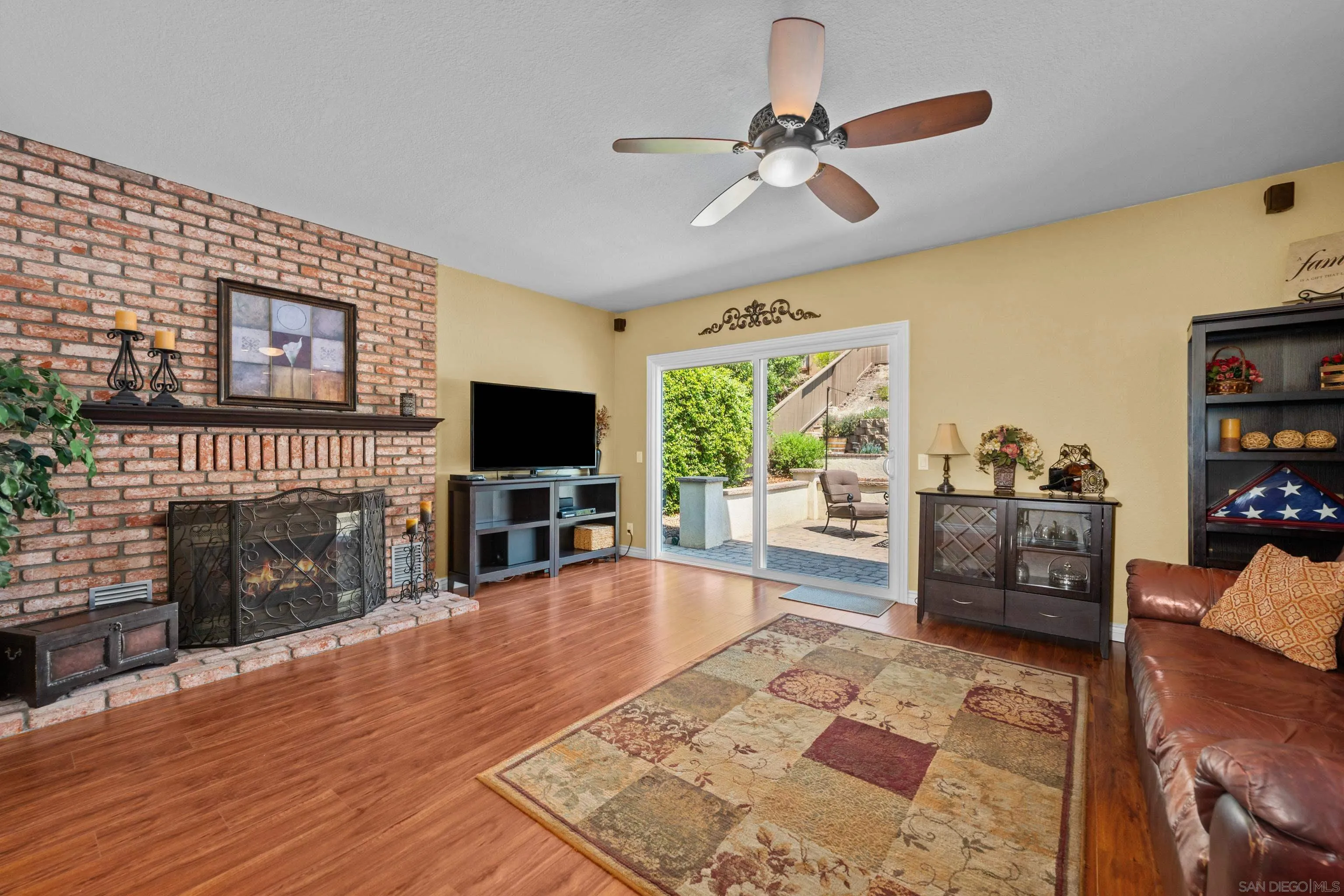 https://cdn.realtyfeed.com/cdn/127/250035700/2b3e9f5e5bd8ce416b5b99655e8fa0ae.webp