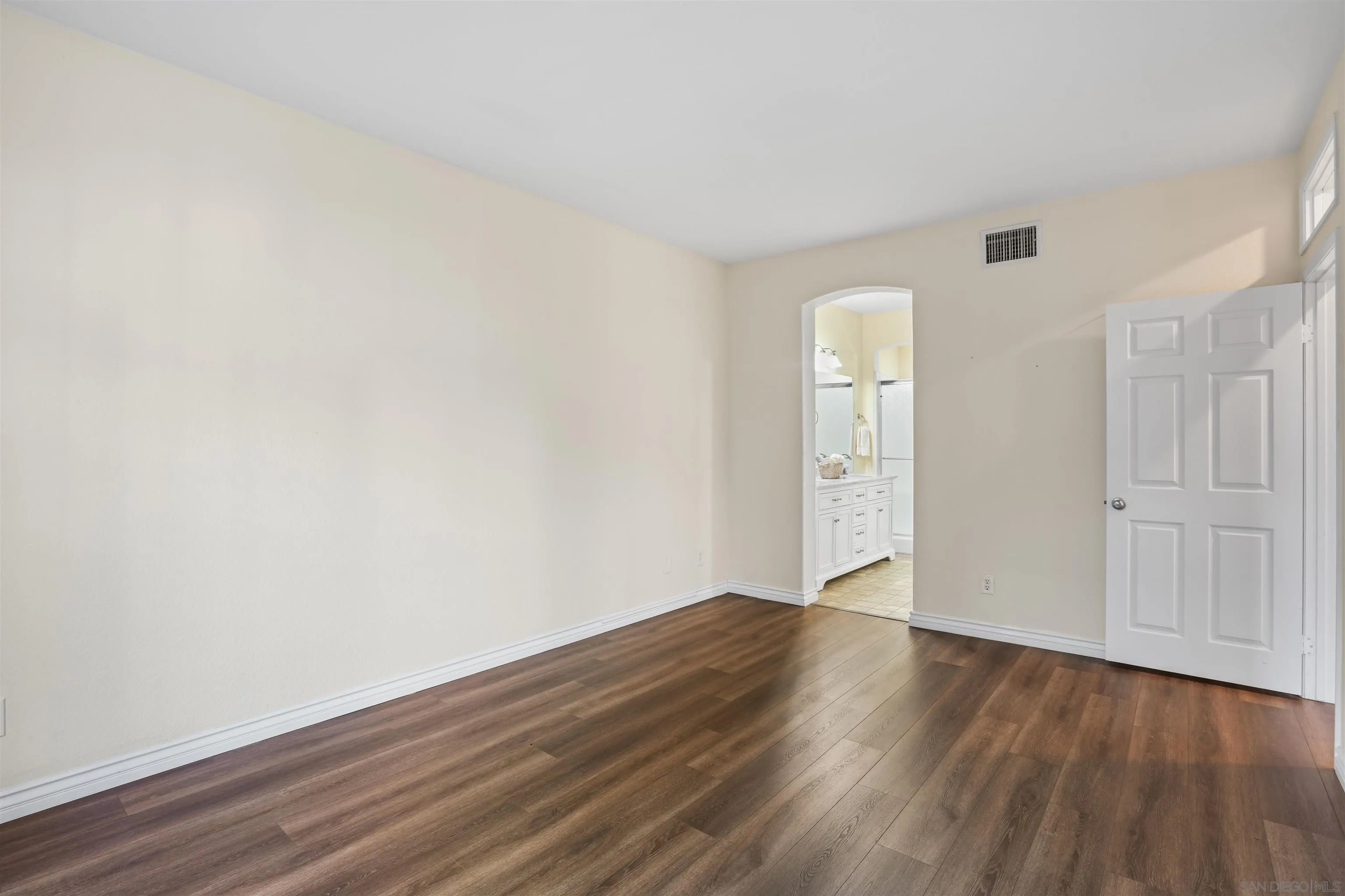 Photo #12: 250035704 Listing: Photo #12