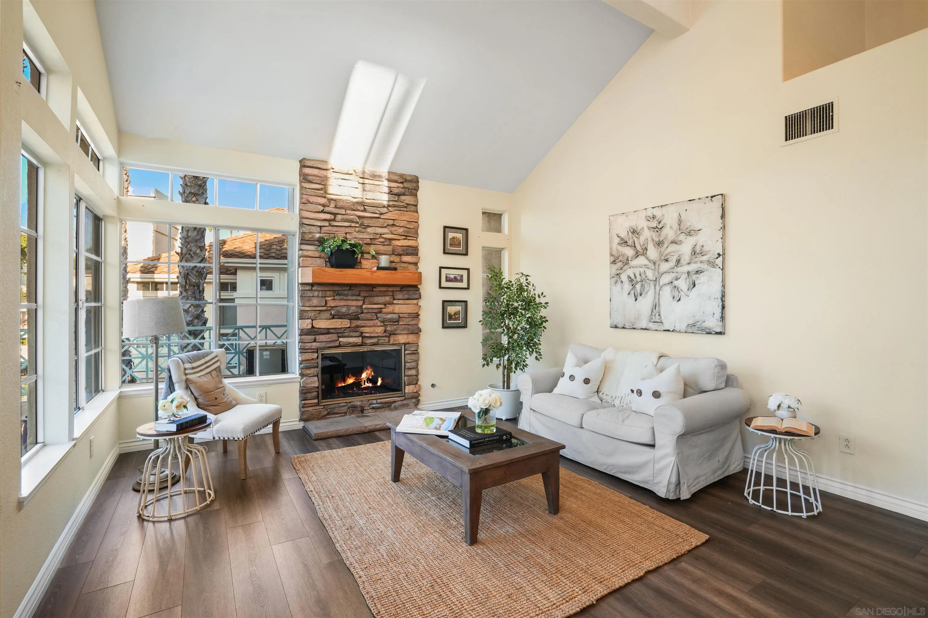 Photo #5: 250035704 Listing 
